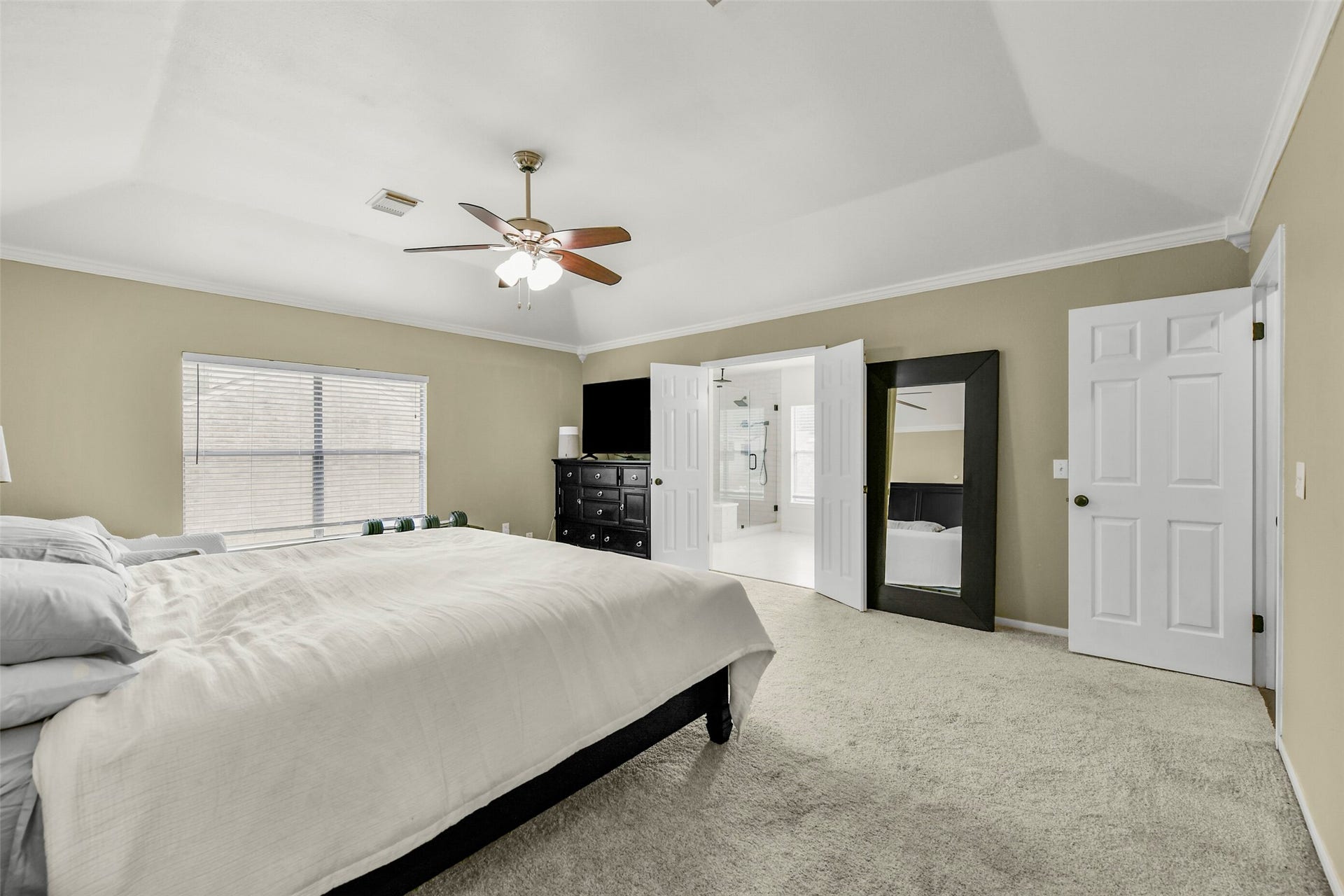 3905 Spring Circle Drive W, Pearland, TX 77584 Primary bedrom
