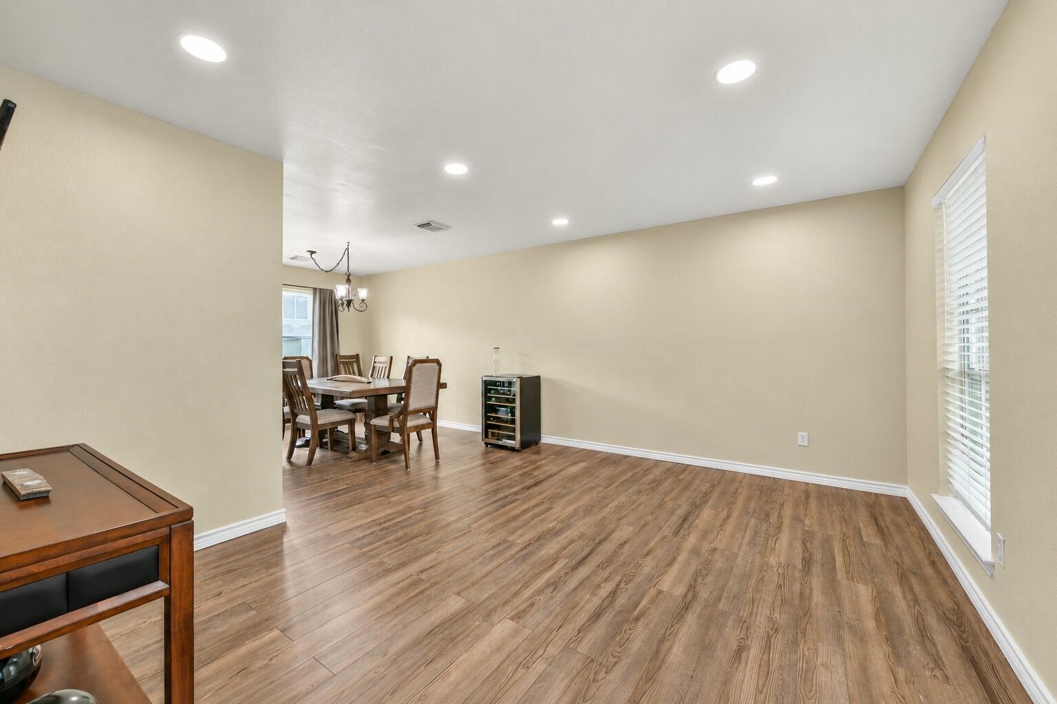 3905 Spring Circle Drive W, Pearland, TX 77584 Family room