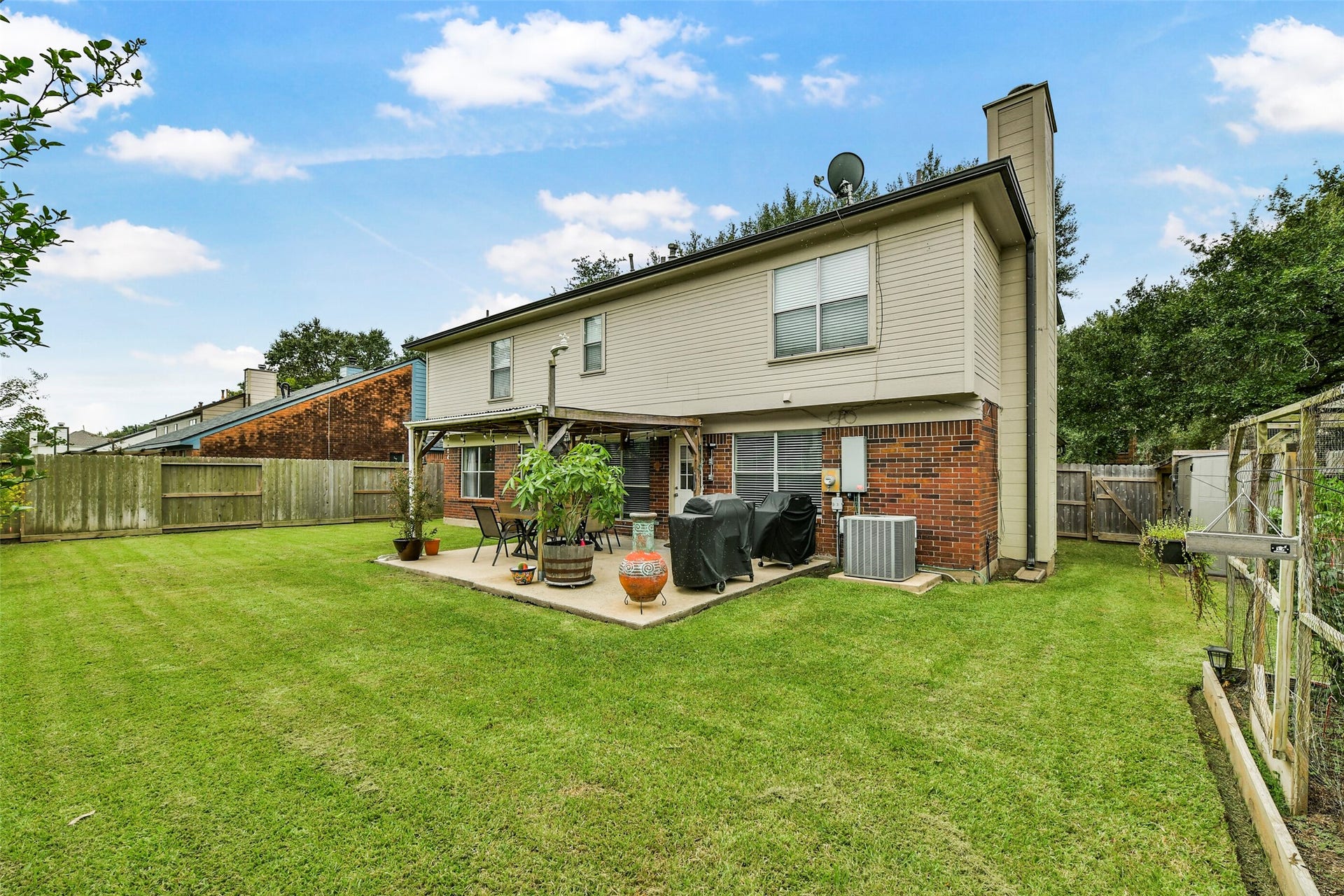 3905 Spring Circle Drive W, Pearland, TX 77584 Perfect outdoor entertaining area