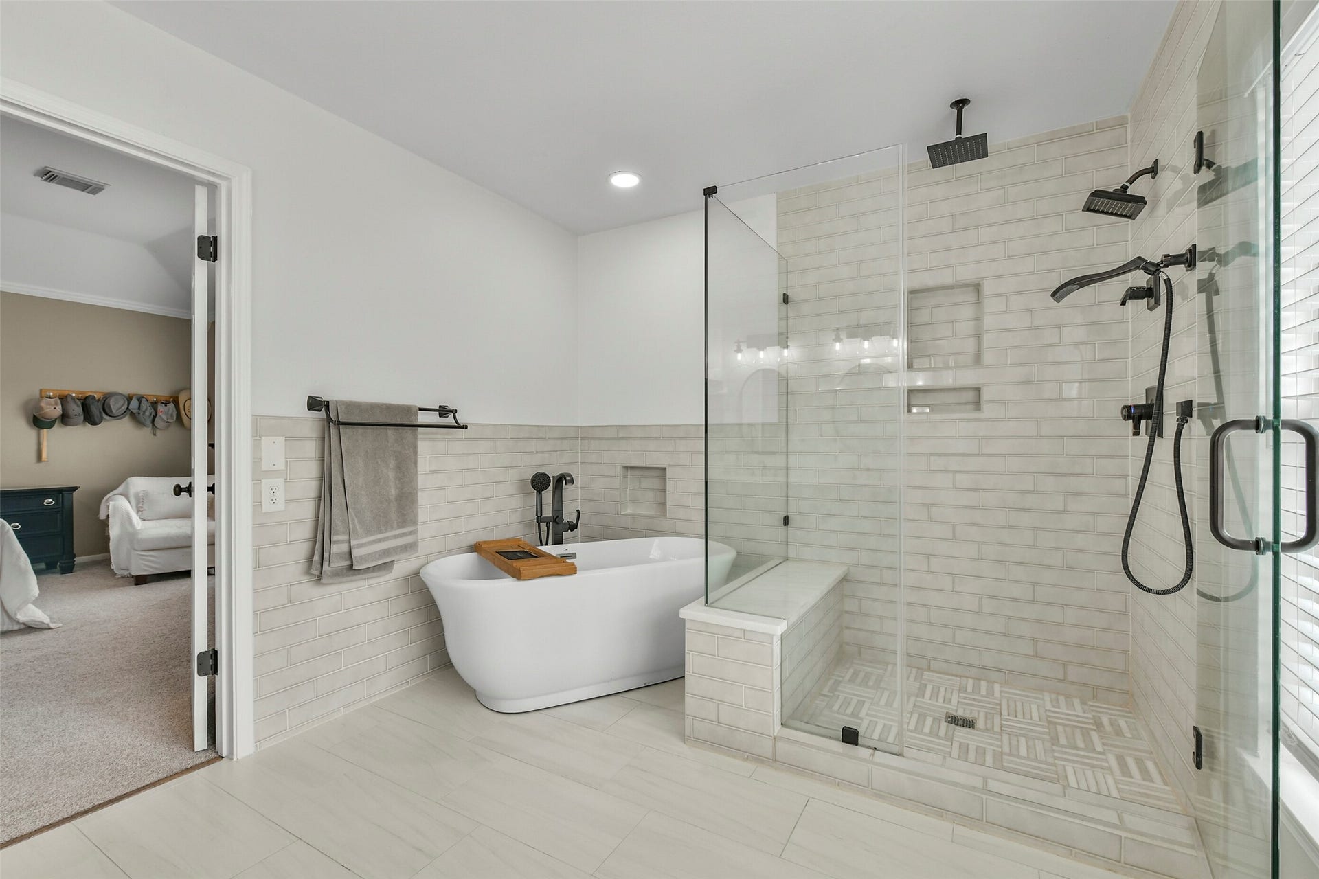 3905 Spring Circle Drive W, Pearland, TX 77584 Stand alone soaking tub and large walk in shower