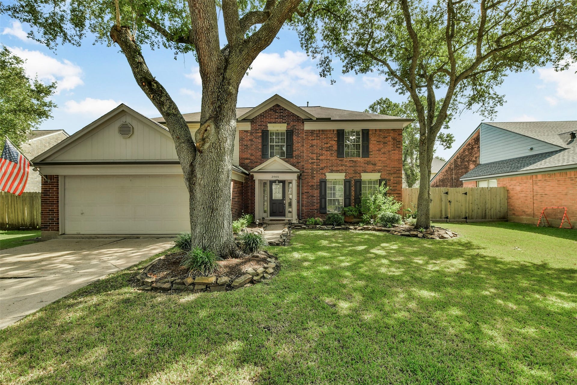3905 Spring Circle Drive W, Pearland, TX 77584 Great curb appeal