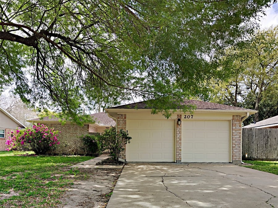 Property photo for 207 Oakwood Street, League City, TX