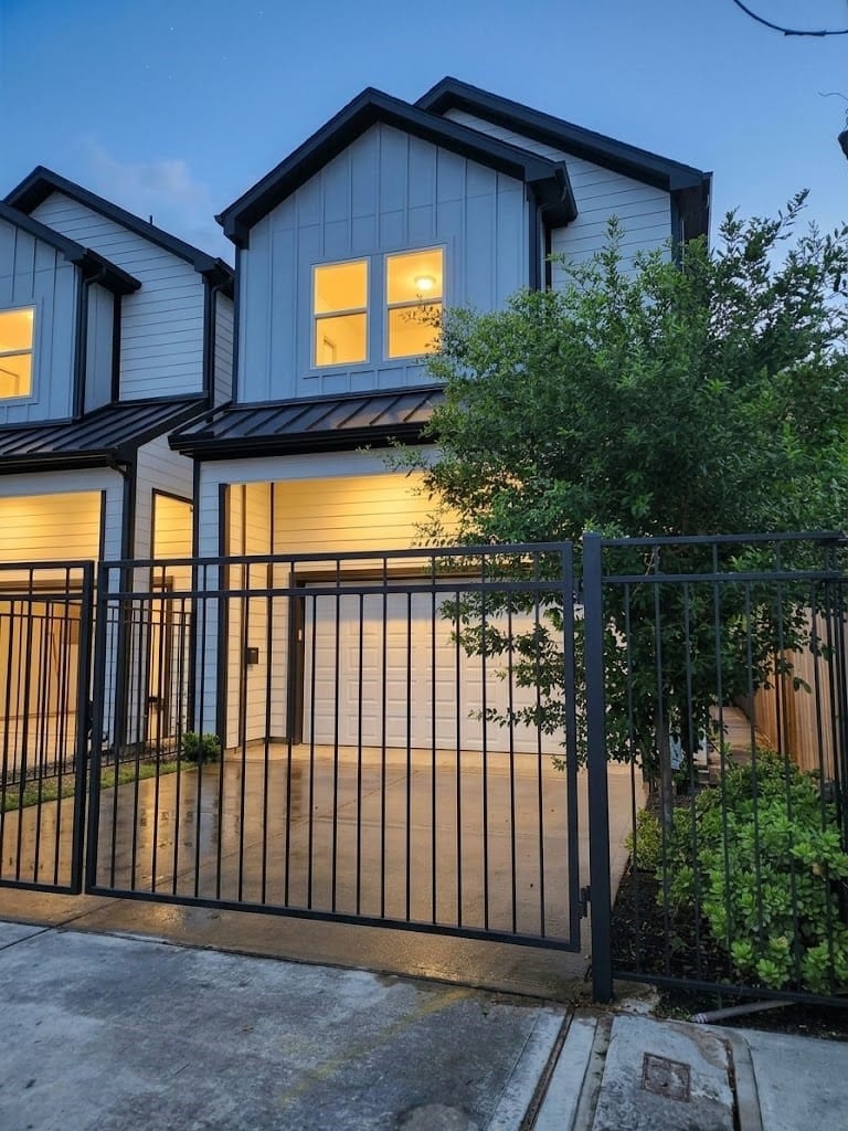 5518E CORTLANDT Street, Houston, TX 77076 MODERN FARM CHARM MEETS FUNCTIONALITY IN BOTH PATIO HOMES. FEATURING A CAR PORT THAT PROVIDES ADDITIONAL DRIVEWAY PARKING.
Modern farmhouse charm meets functionality in these patio homes, featuring a carport that provides additional driveway parking.