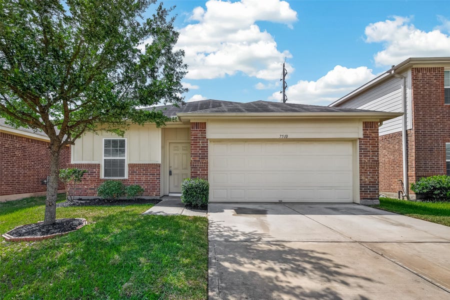 Property photo for 7510 Foxwaithe Lane, Humble, TX
