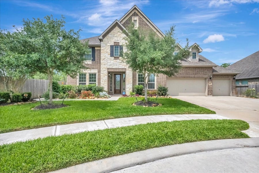 Property photo for 8033 Serenity Drive, Pearland, TX