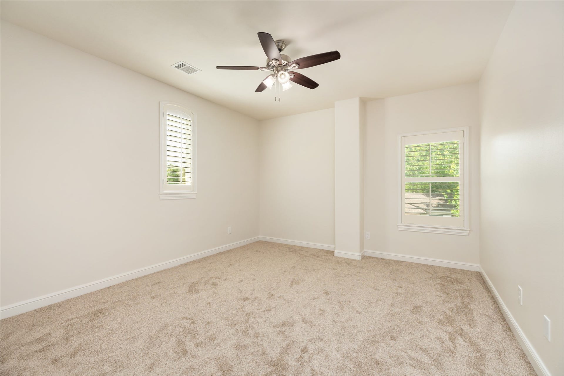 Large upstairs bedroom