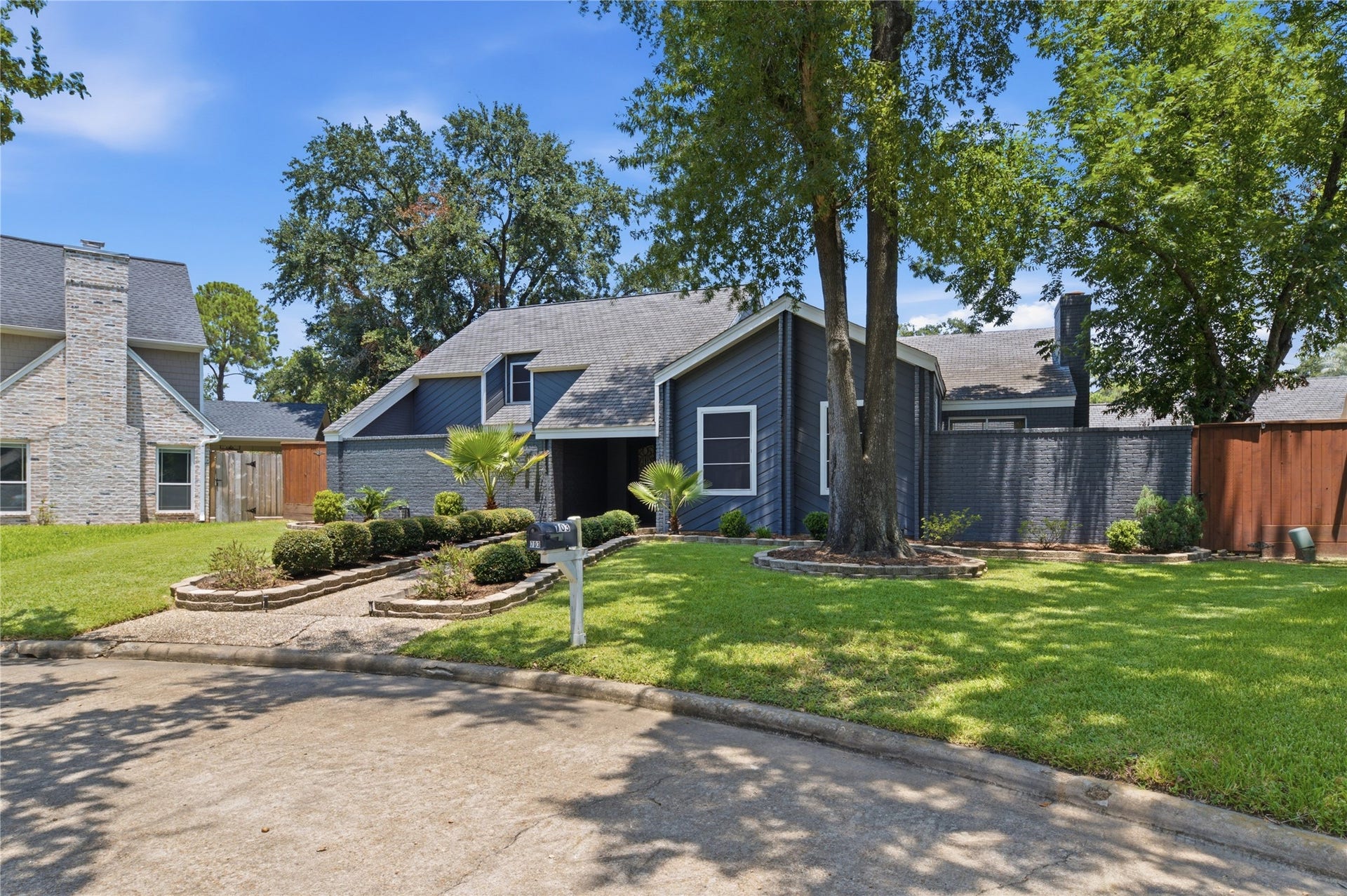 703 Queensmill Court, Houston, TX 77079 This spacious home features 4 bedrooms and 3.5 bathrooms.