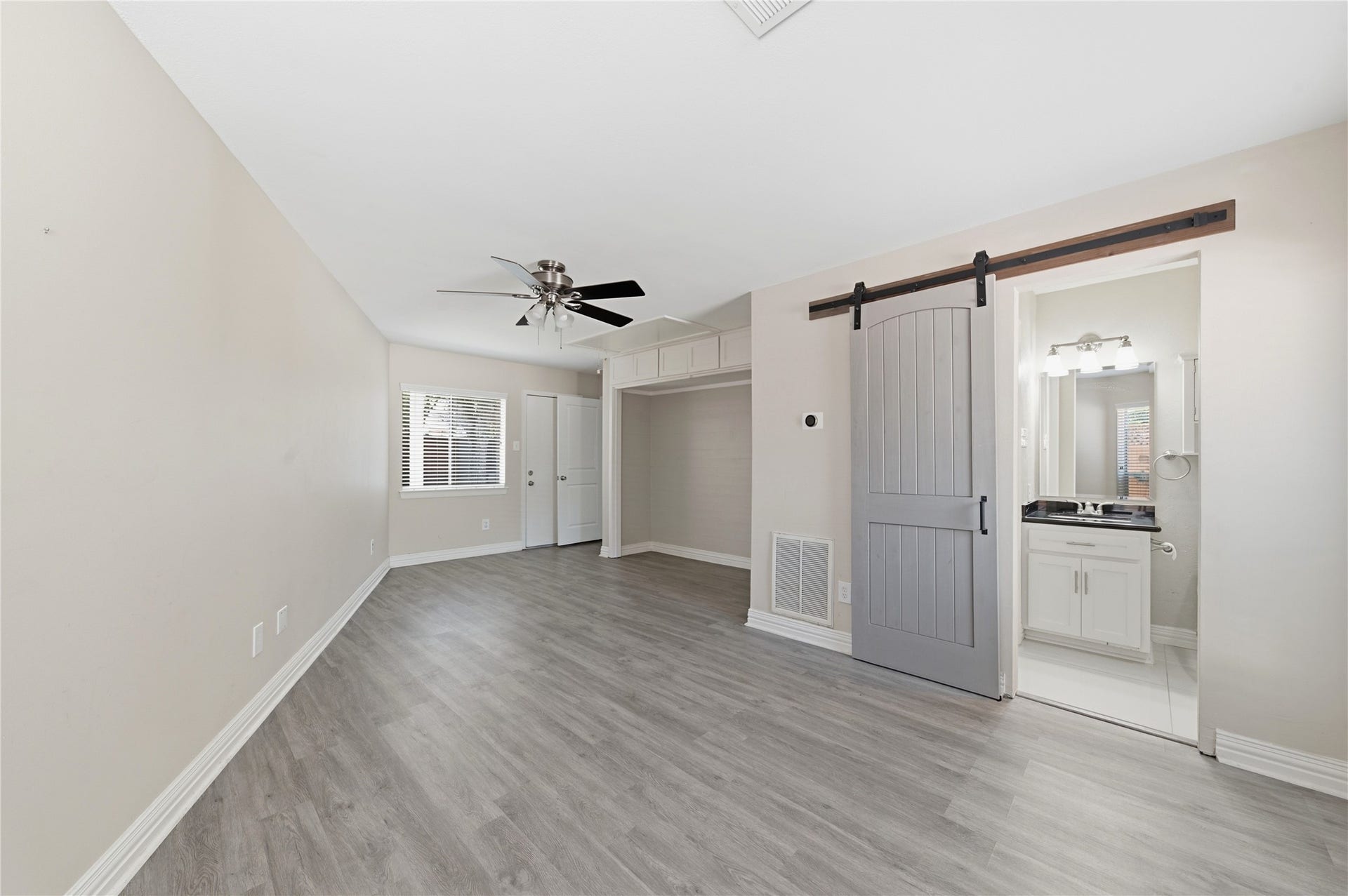 703 Queensmill Court, Houston, TX 77079 Additional full bathroom showcasing a stylish sliding barn door.