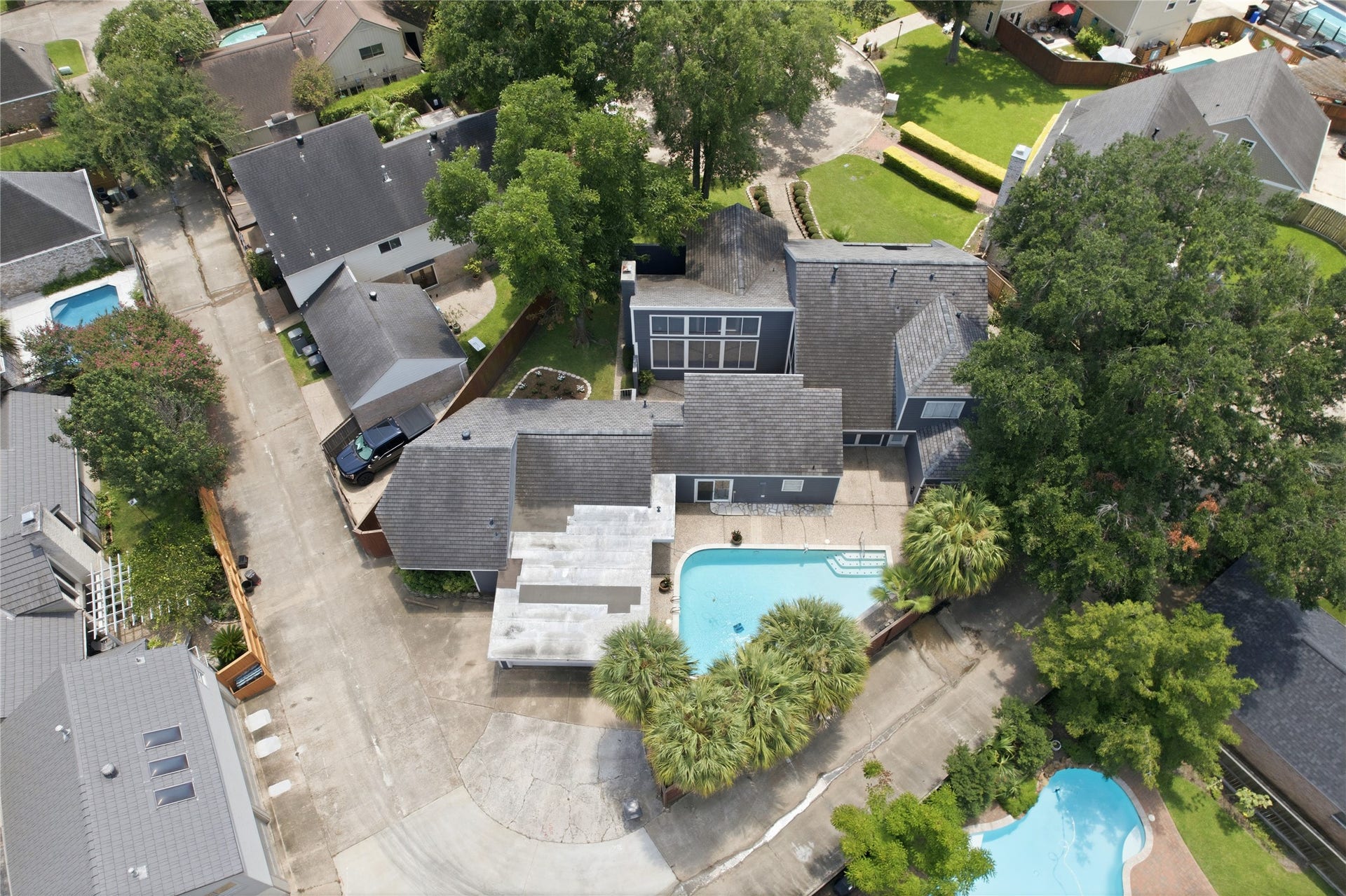 703 Queensmill Court, Houston, TX 77079 Overhead view showing the seamless layout of the home, pool, and courtyard.