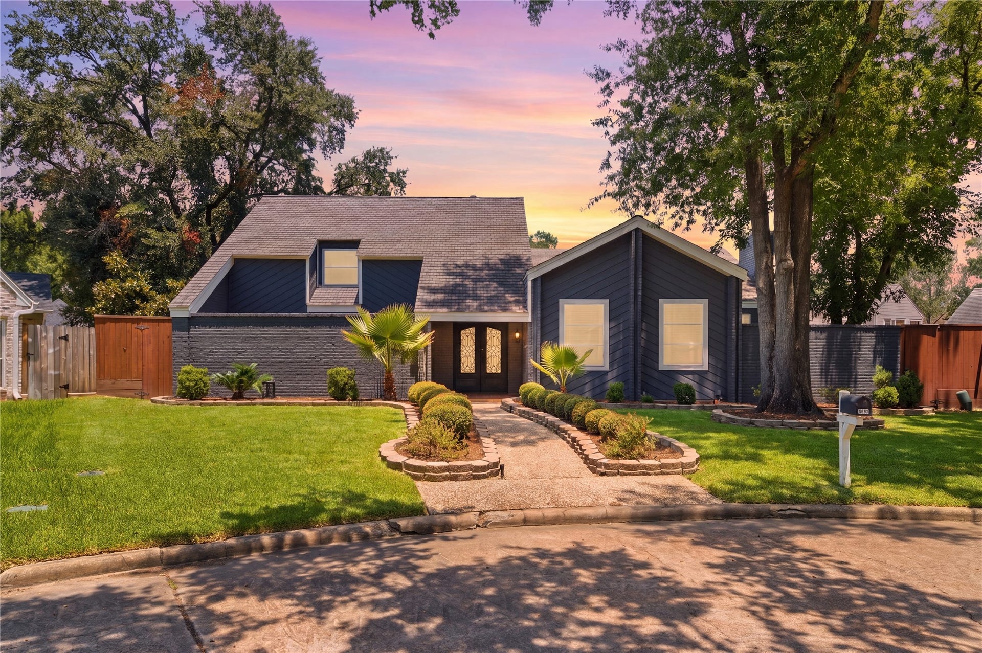 703 Queensmill Court, Houston, TX 77079 Welcome home to 703 Queensmill Court!