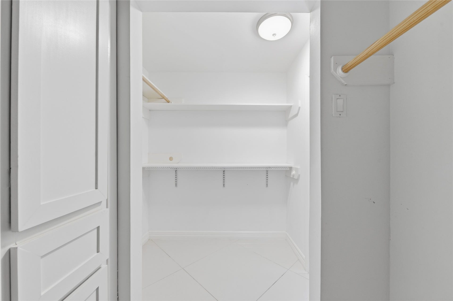 703 Queensmill Court, Houston, TX 77079 Primary bedroom walk-in closet.