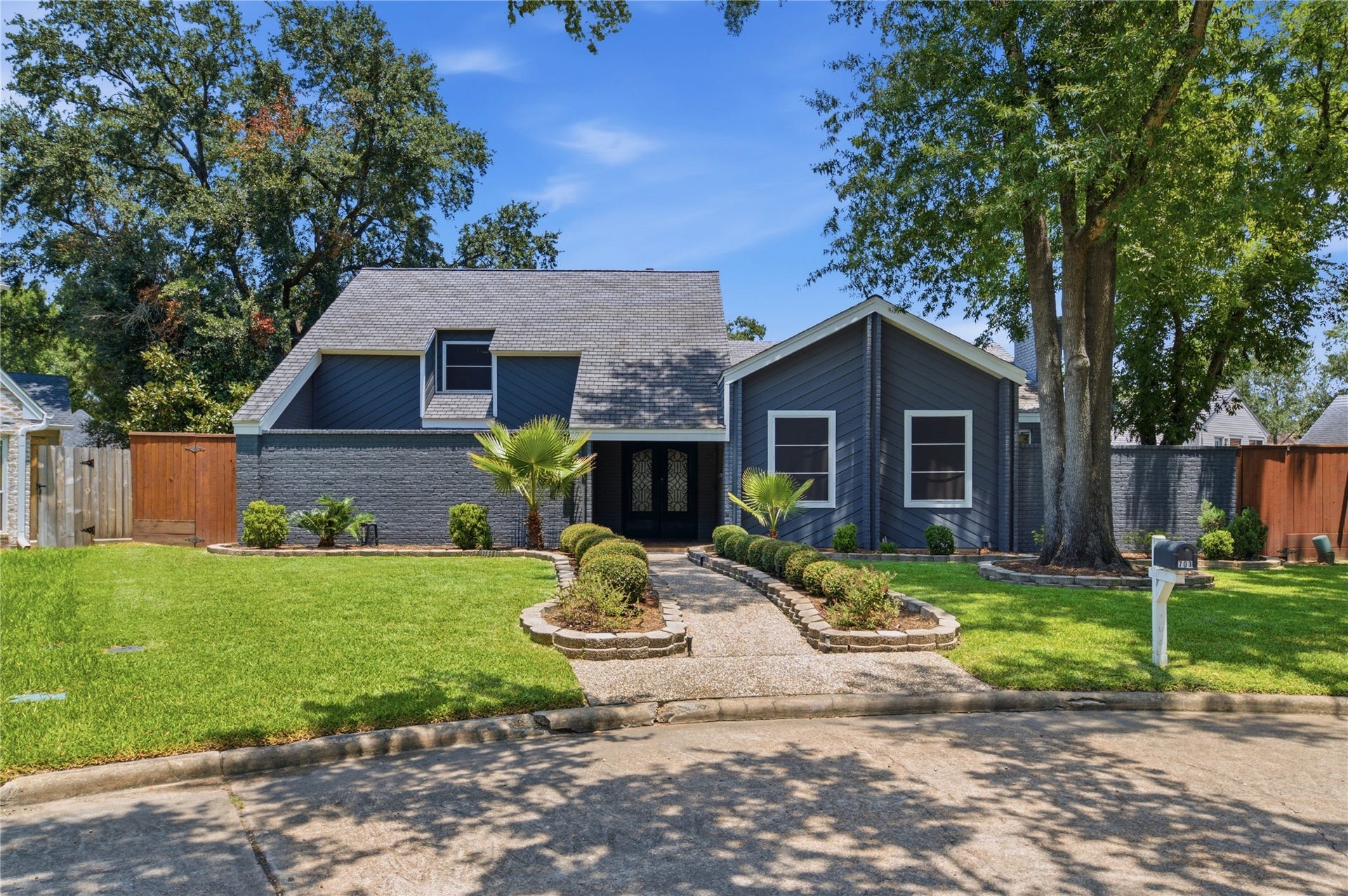 703 Queensmill Court, Houston, TX 77079 Beautiful mid-century modern home tucked away on a quiet cul-de-sac in Fleetwood.