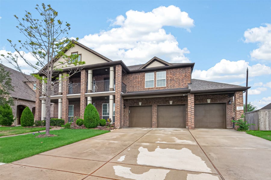 Property photo for 2011 Creekside Park Drive, Pearland, TX