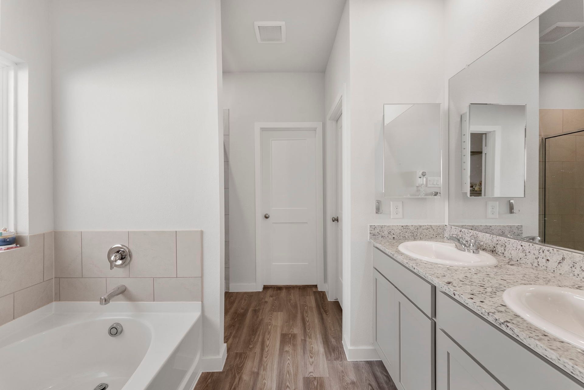 16998 Hazelnut Drive, Conroe, TX 77302 Primary suite.