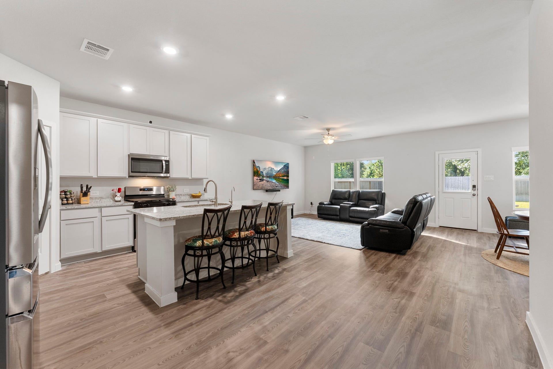 16998 Hazelnut Drive, Conroe, TX 77302 Open concept design.