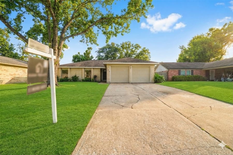 Property photo for 327 Windward Drive, League City, TX