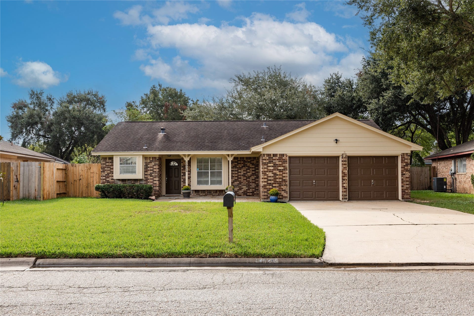 3926 Marilyn Street, Rosenberg, TX 77471 Welcome to 3926 Marilyn Street in the charming Freeway Manor subdivision!