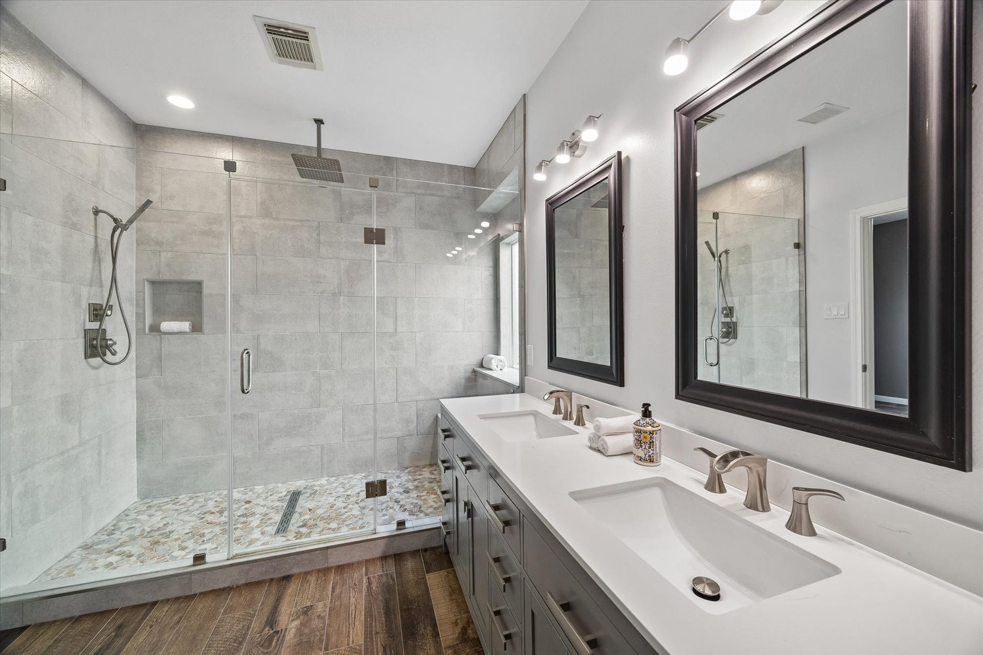 21519 Black Opal Lane, Kingwood, TX 77339 Your luxurious SPA-INSPIRED bathroom has been completely updated!