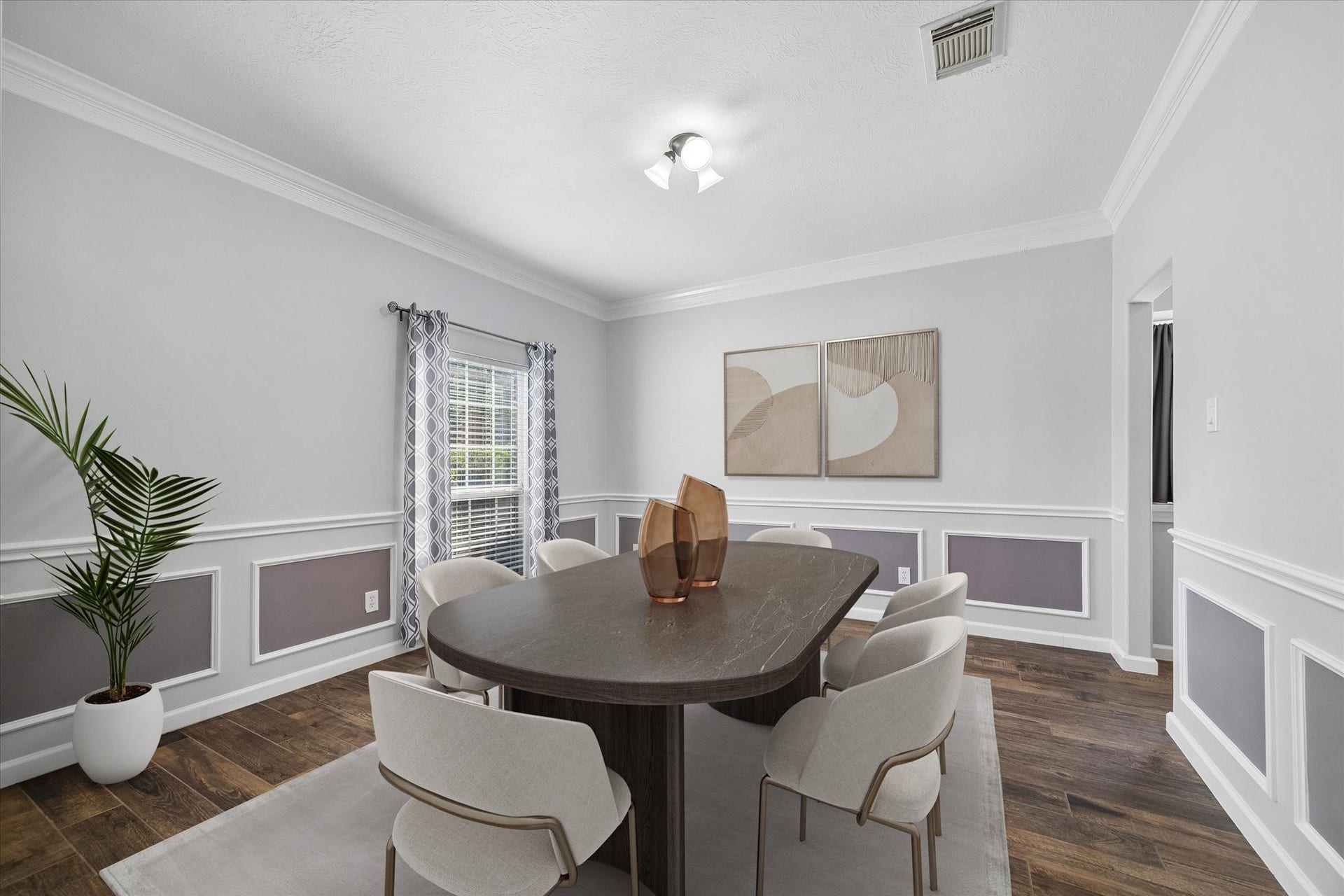 21519 Black Opal Lane, Kingwood, TX 77339 The formal dining room overlooks the front yard and provides a perfect spot to enjoy meals with family and friends. It can accommodate a large dining set!