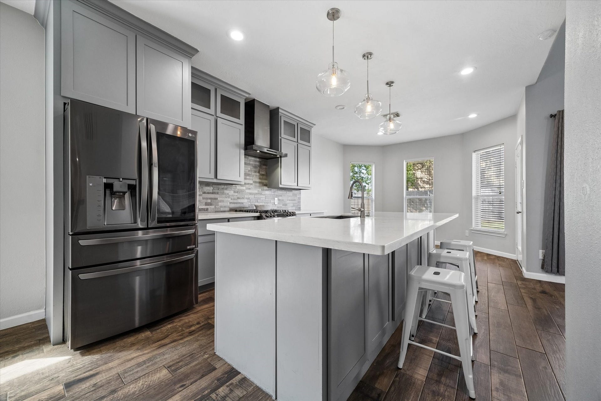 21519 Black Opal Lane, Kingwood, TX 77339 On-trend PENDANT LIGHTS hang above the island. The island is a great spot for people to gather and offers seating and storage! Durable Quartz counters look beautiful and are low-maintenance.