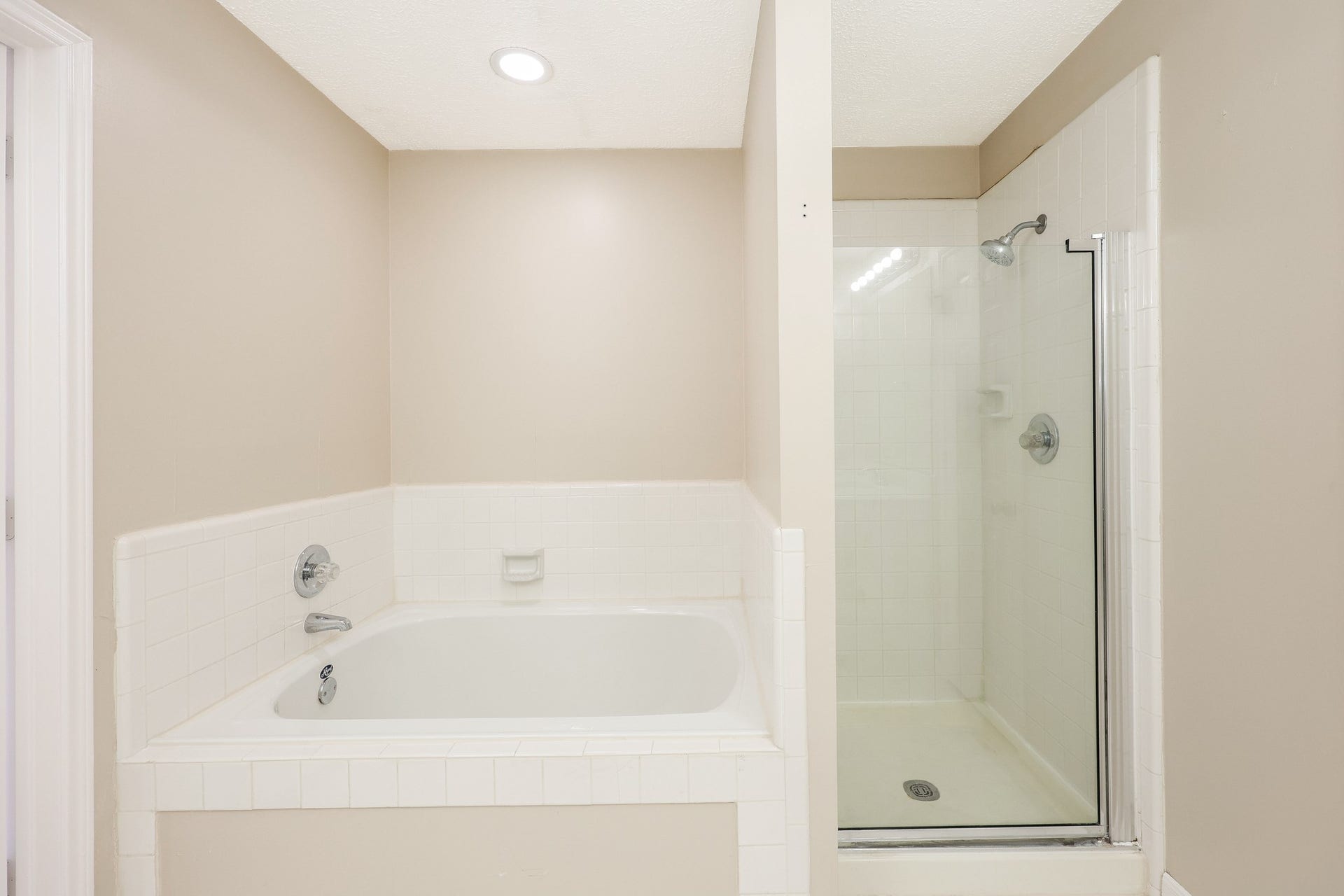 1385 El Camino Village Drive, Webster, TX 77058 1385 El Camino Village Drive, Webster, TX 77058
