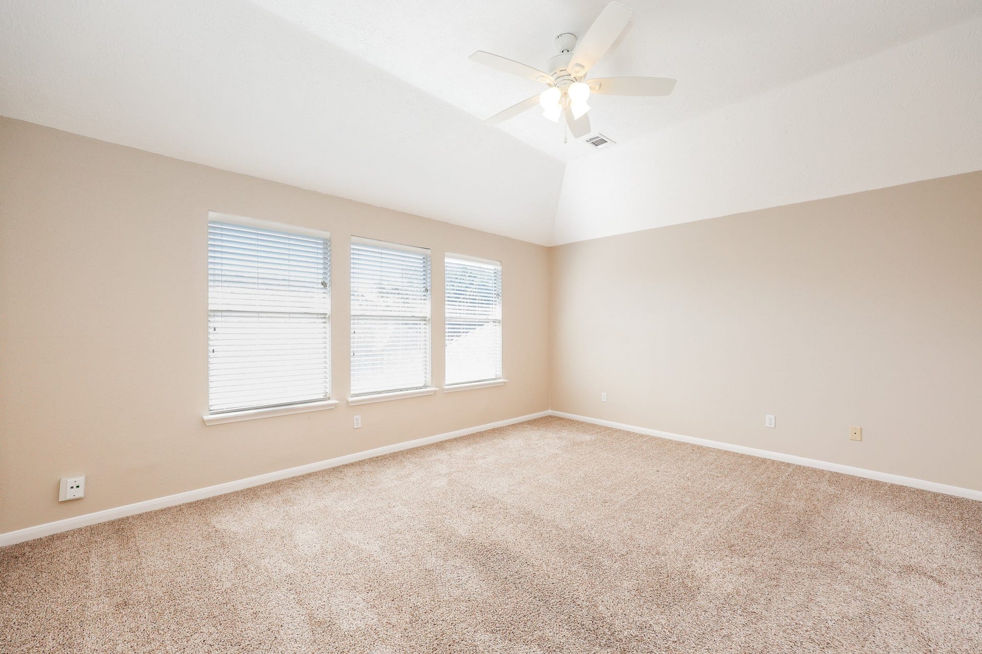 1385 El Camino Village Drive, Webster, TX 77058 1385 El Camino Village Drive, Webster, TX 77058