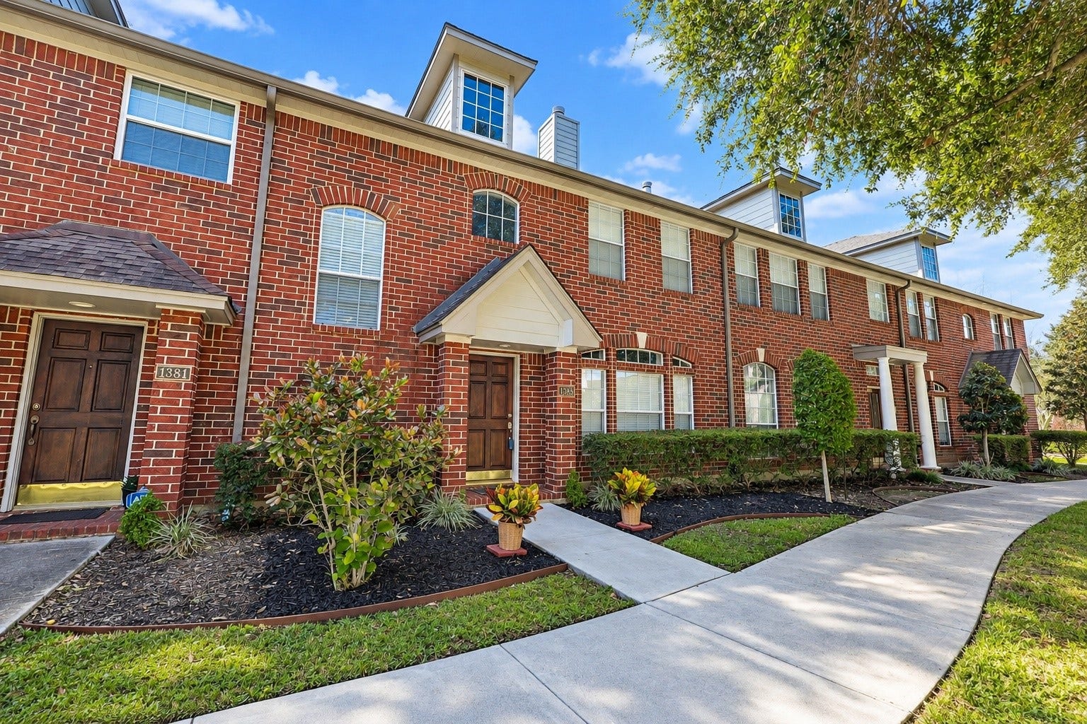 1385 El Camino Village Drive, Webster, TX 77058 1385 El Camino Village Drive, Webster, TX 77058