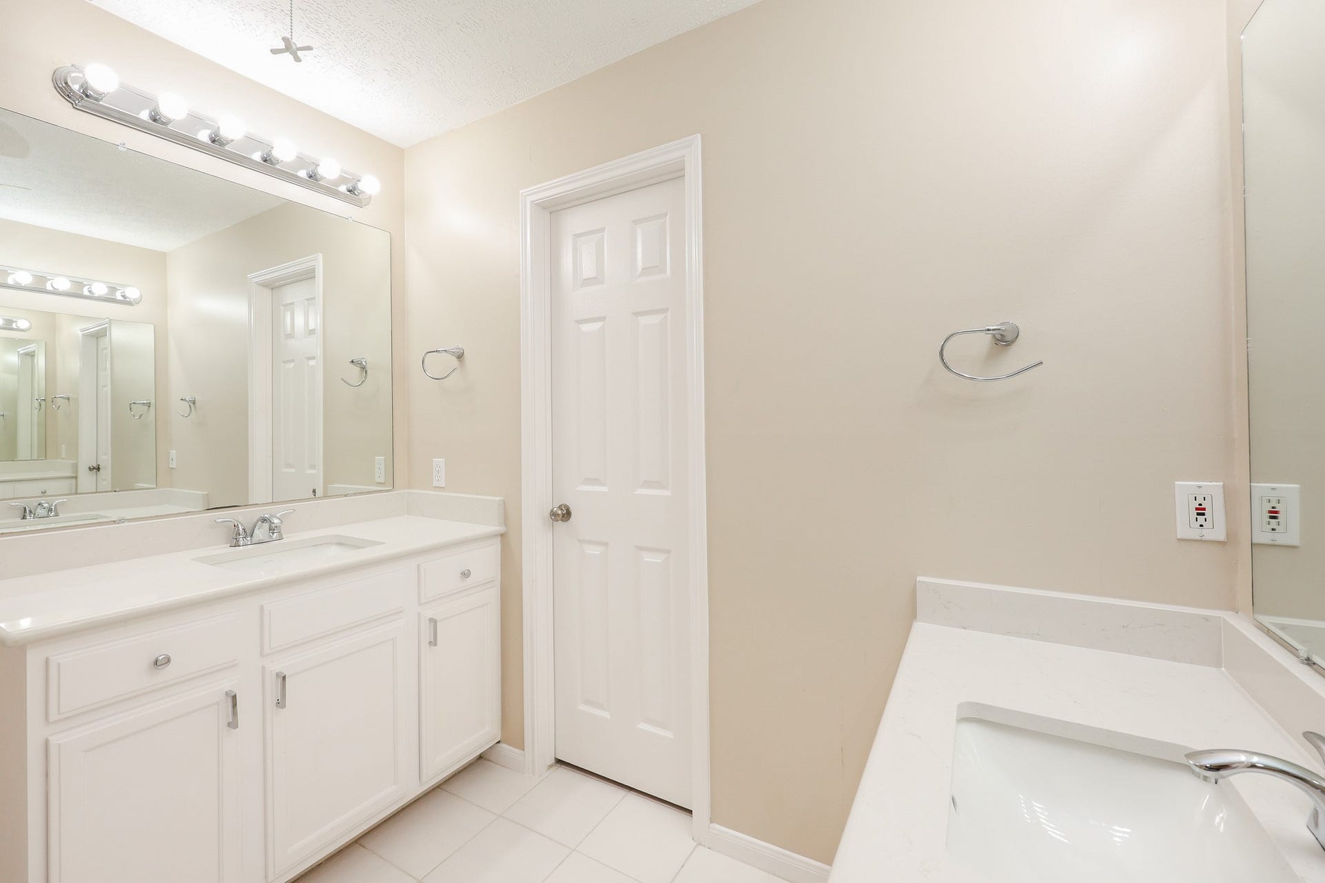 1385 El Camino Village Drive, Webster, TX 77058 1385 El Camino Village Drive, Webster, TX 77058