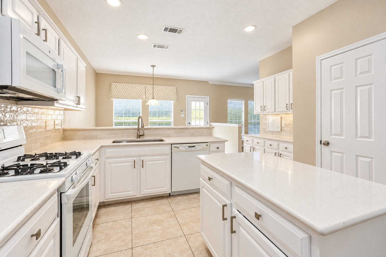 1385 El Camino Village Drive, Webster, TX 77058 1385 El Camino Village Drive, Webster, TX 77058