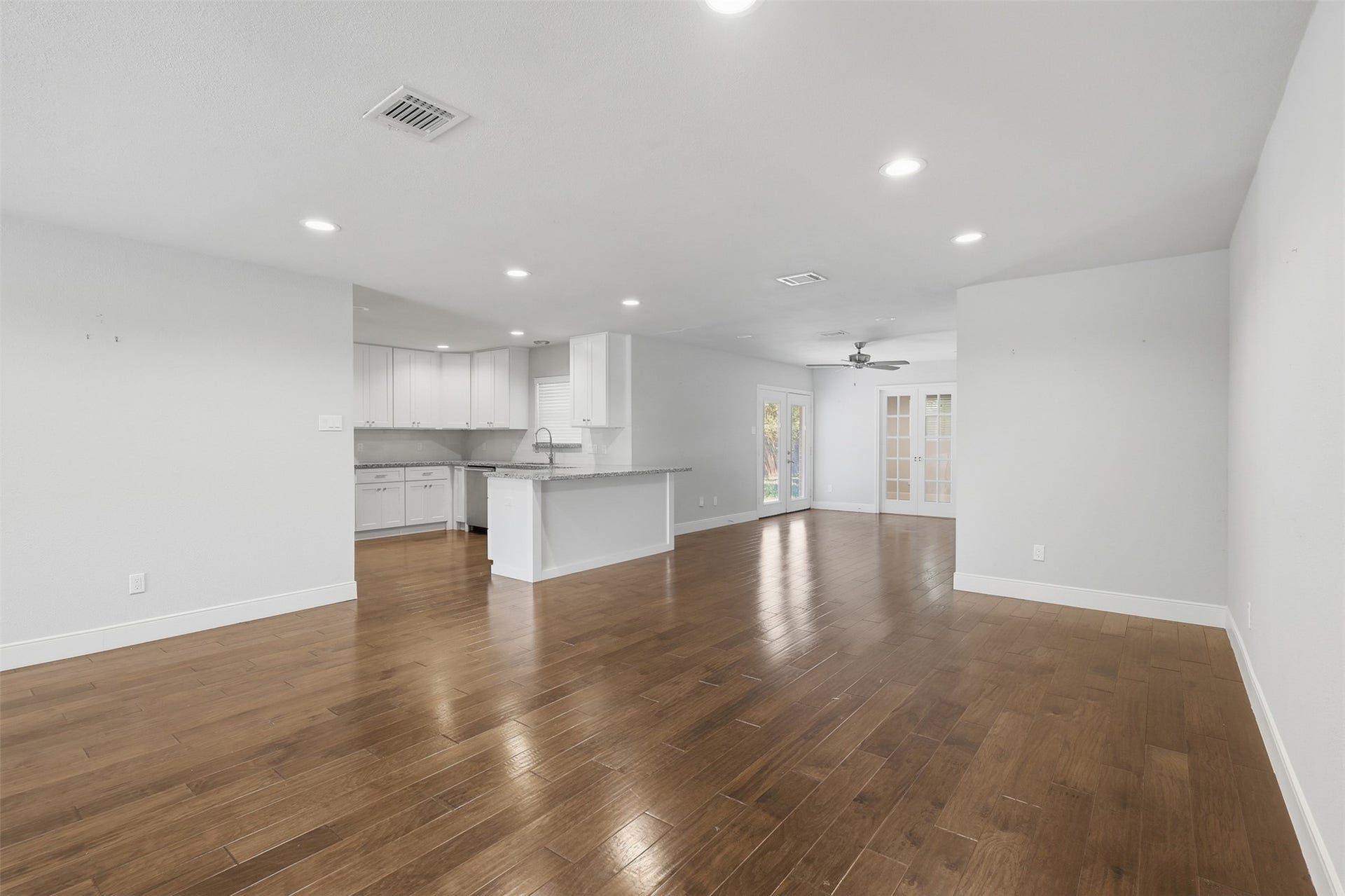 6422 Woodbrook Lane, Houston, TX 77008 Dining Room and Kitchen