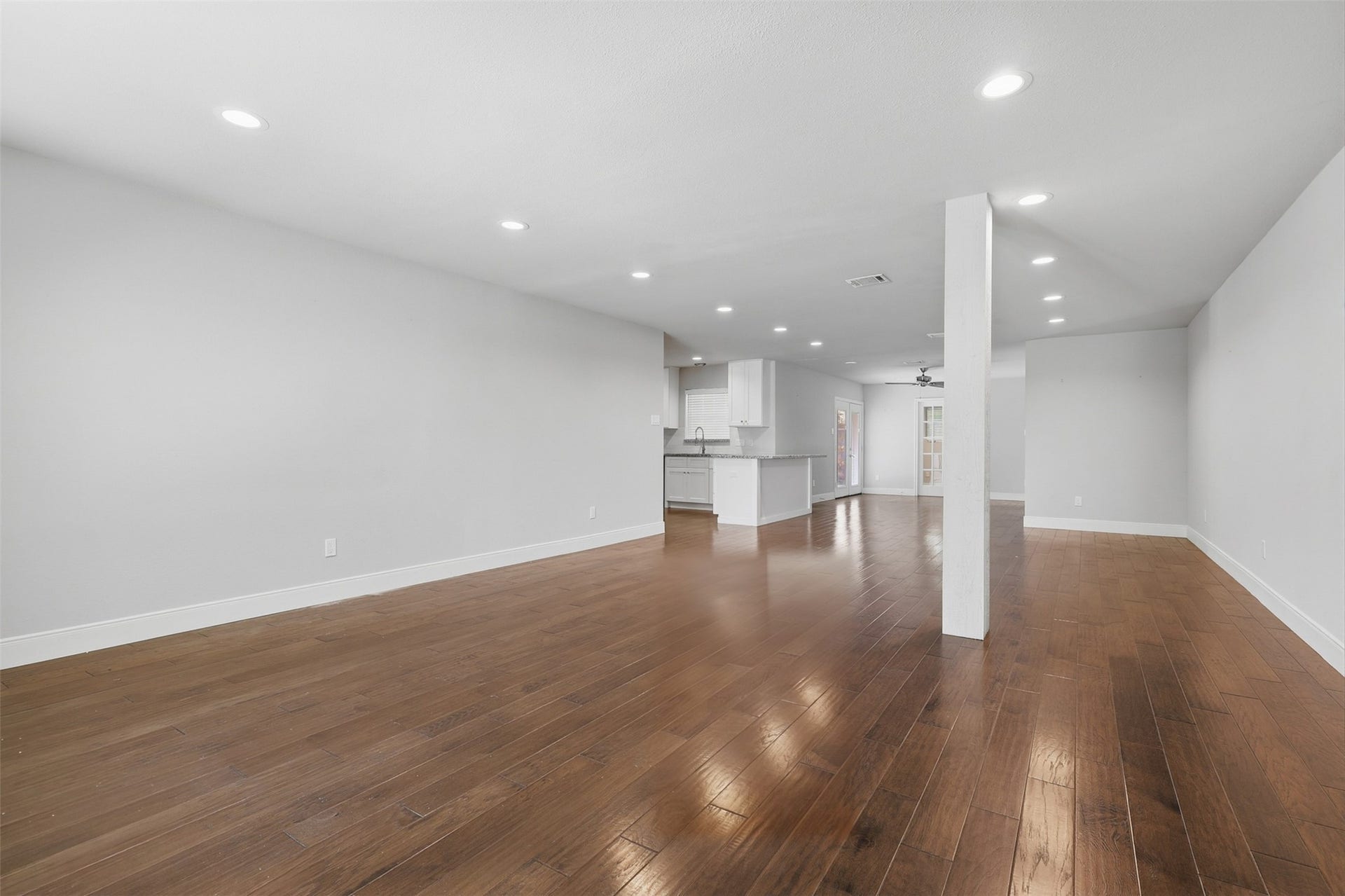 6422 Woodbrook Lane, Houston, TX 77008 Living and Dining Room