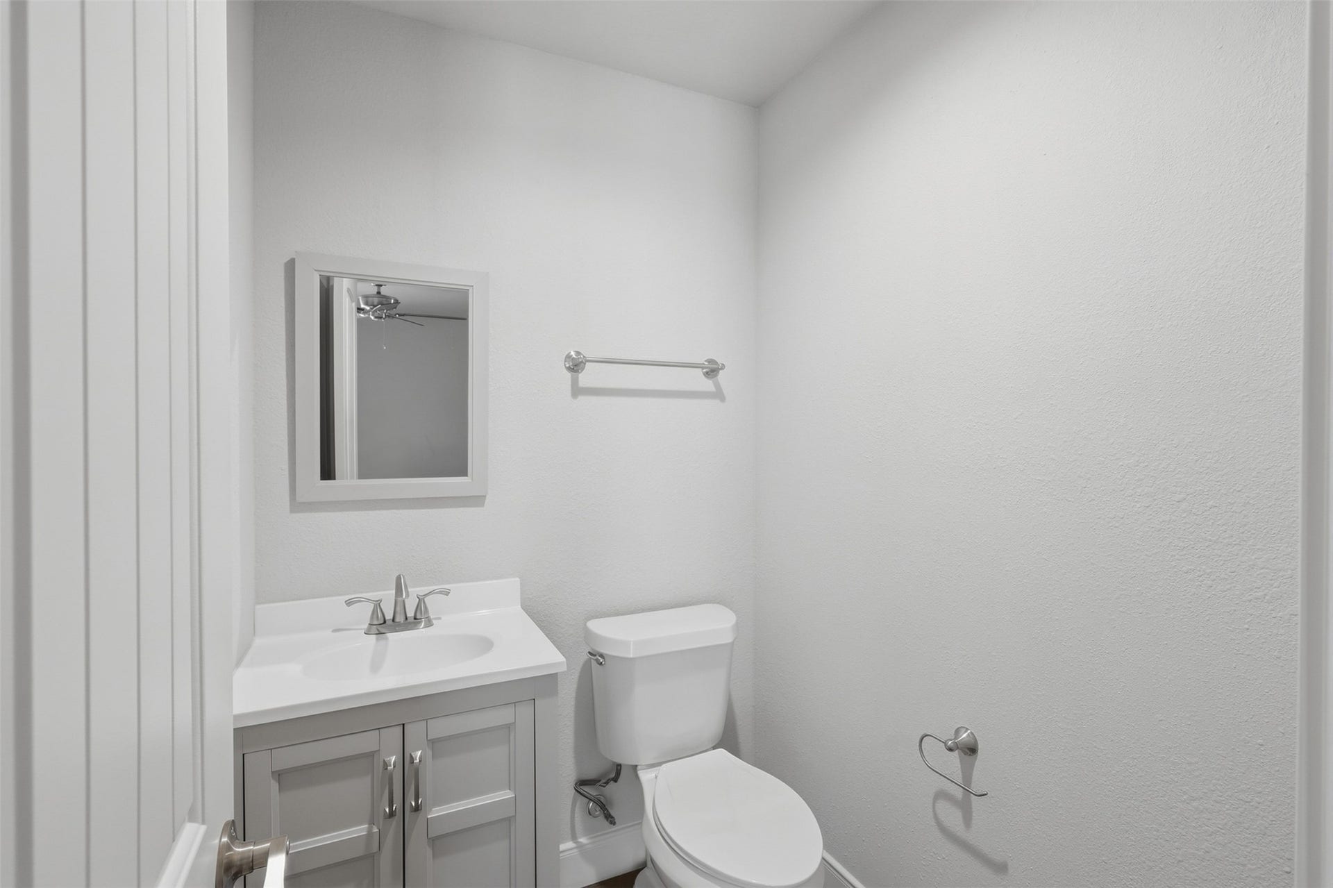 6422 Woodbrook Lane, Houston, TX 77008 Half Bath