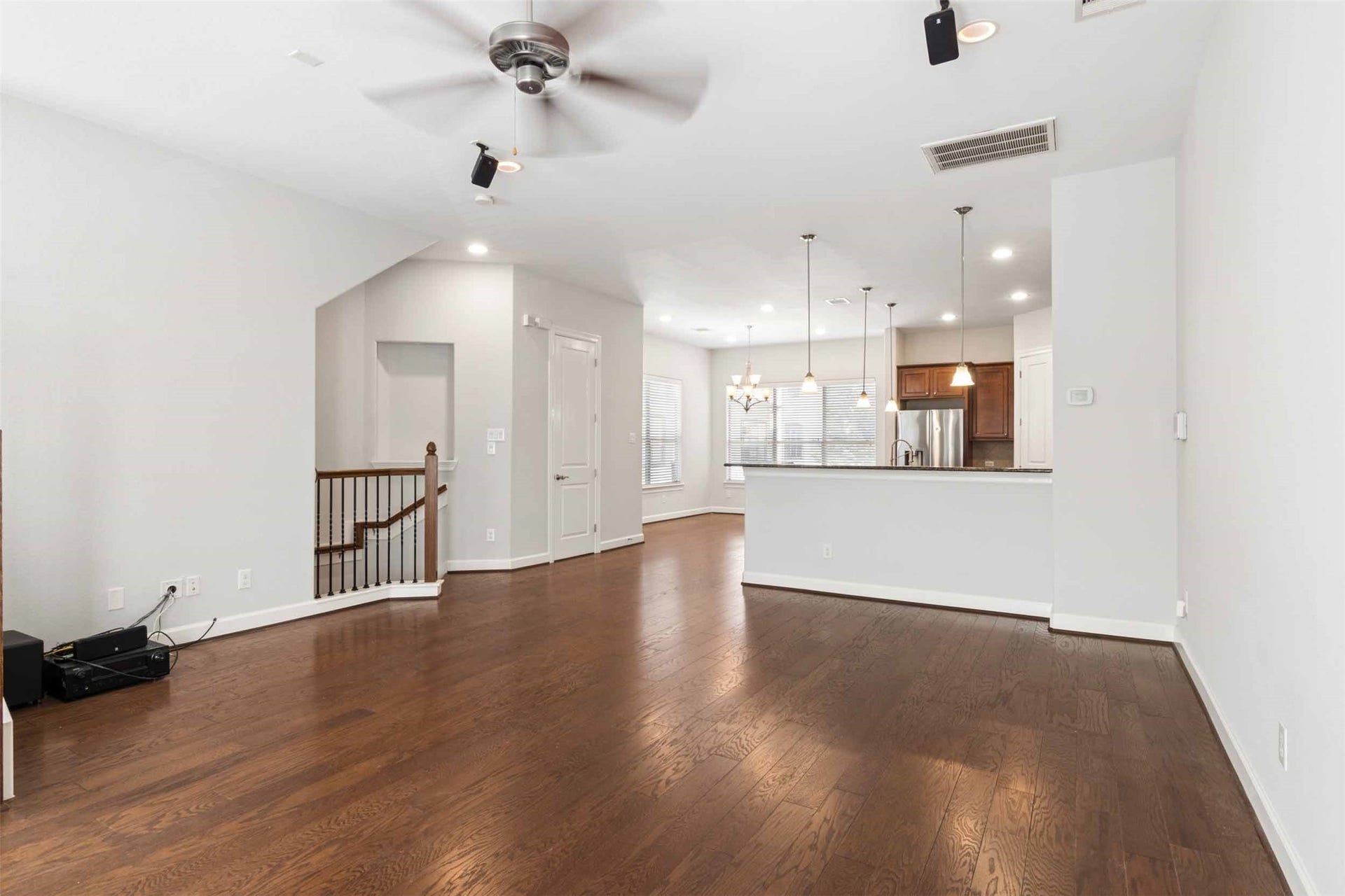2811 Clay Street, Houston, TX 77003 Breakfast bar in large kitchen.