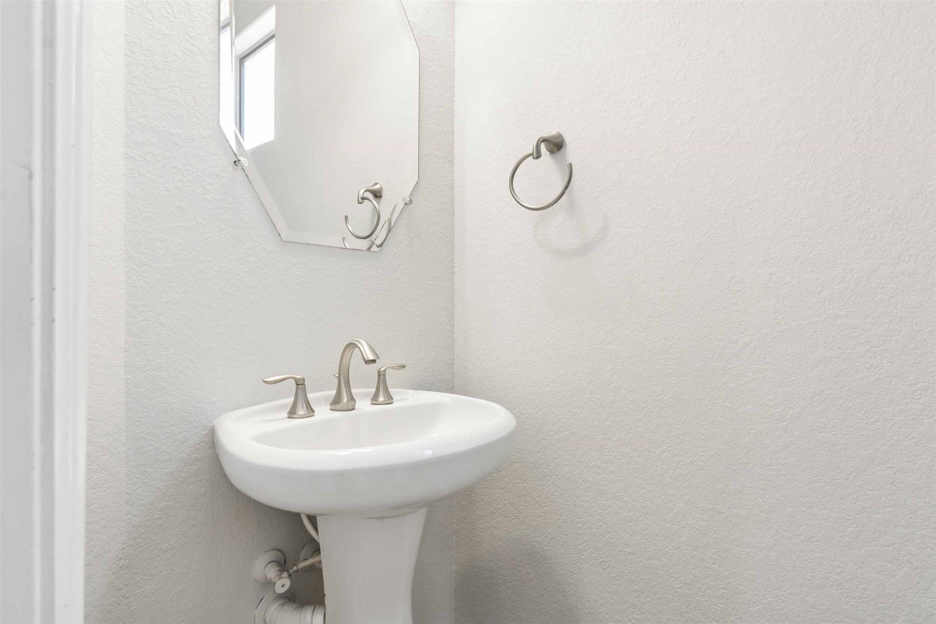 2811 Clay Street, Houston, TX 77003 Half bath off living and kitchen area.