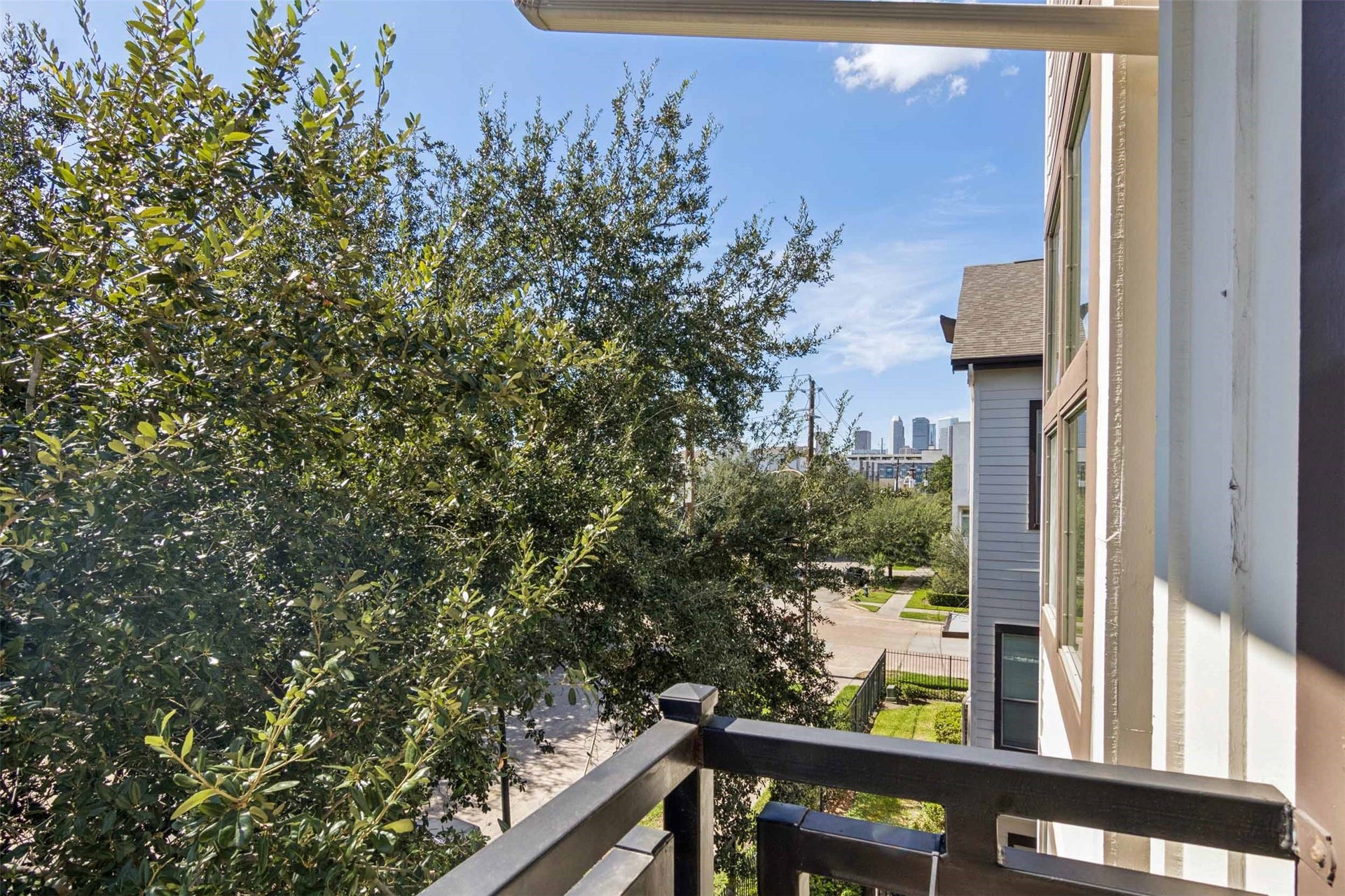 2811 Clay Street, Houston, TX 77003 Third floor view from balcony from primary bedroom.