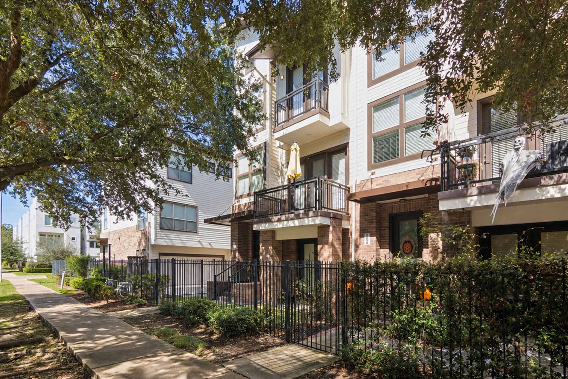 2811 Clay Street, Houston, TX 77003 2811 Clay Street, Houston, TX 77003