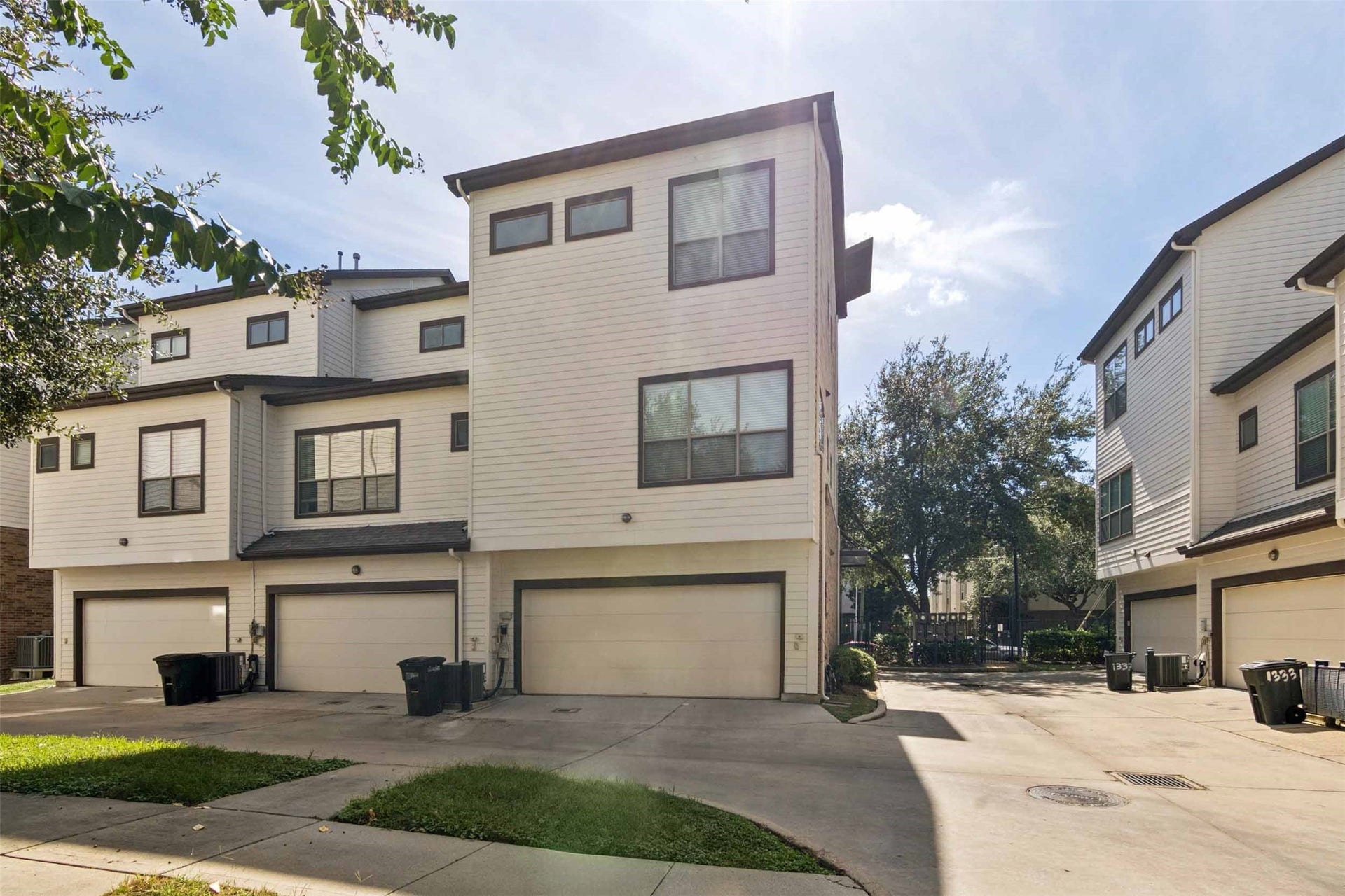 2811 Clay Street, Houston, TX 77003 Back of townhome in gated community.