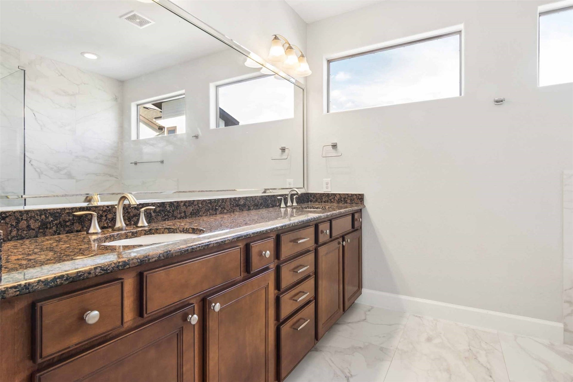 2811 Clay Street, Houston, TX 77003 New floor, tub, faucets and tile.