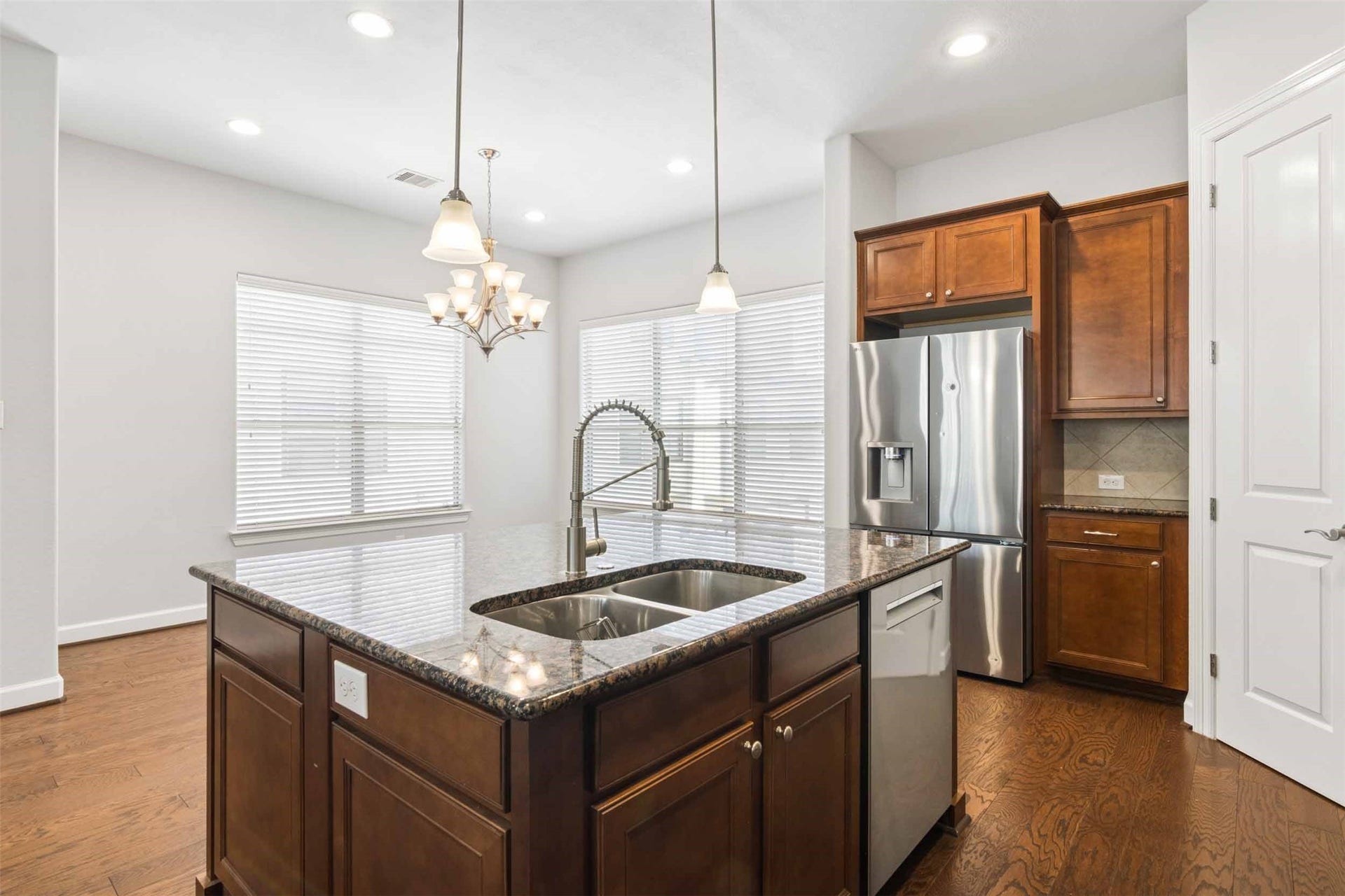 2811 Clay Street, Houston, TX 77003 Refrigerator included.