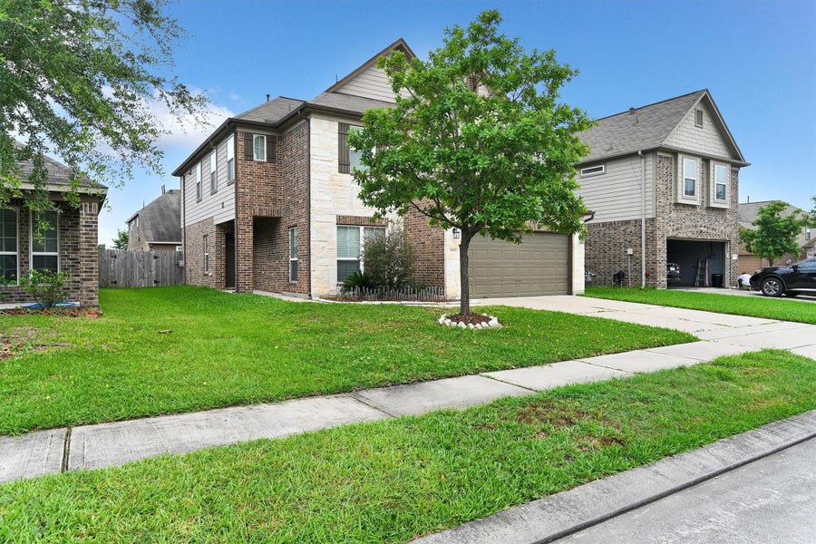 Property photo for 10615 Chestnut Pathway, Tomball, TX