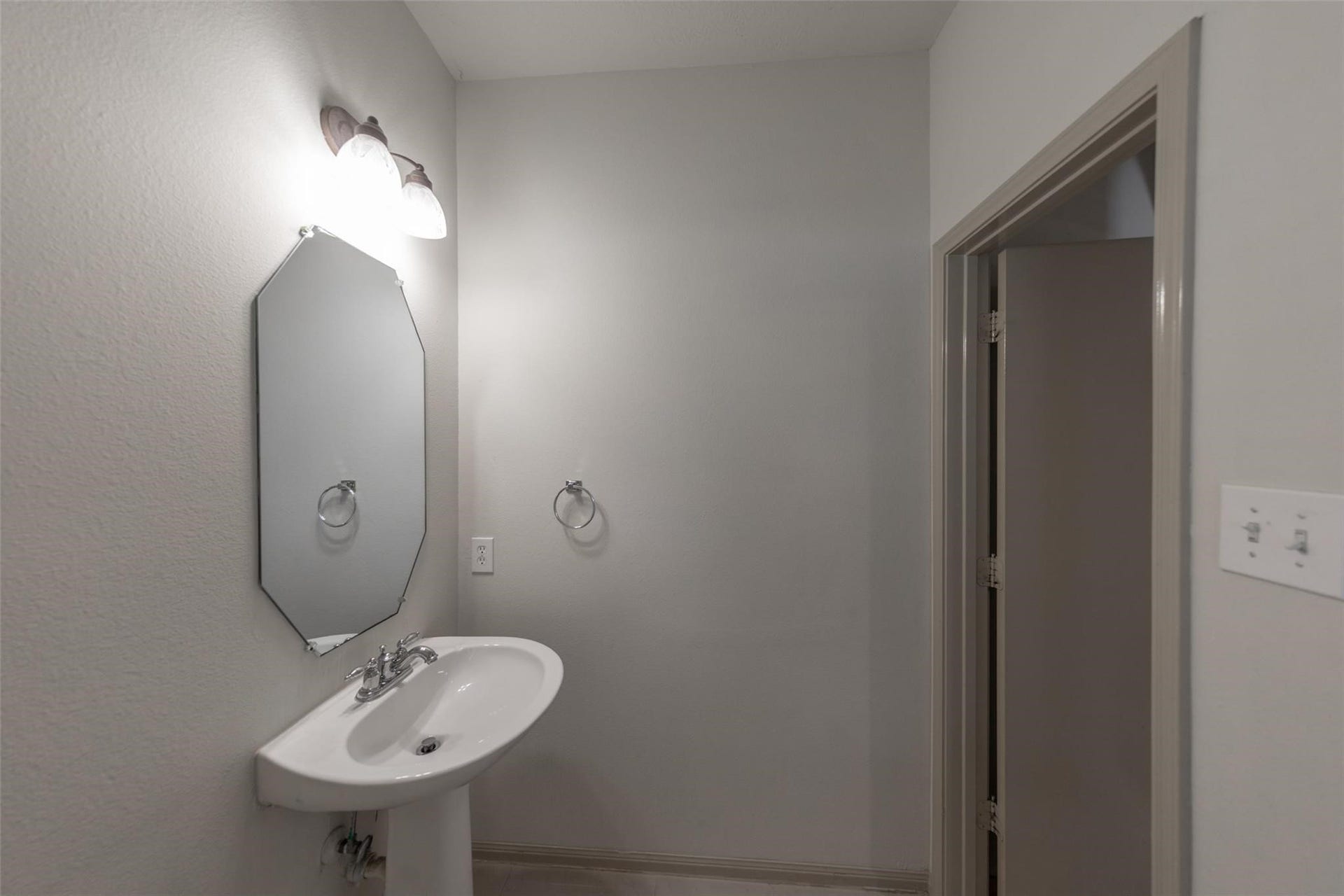 20002 Bluecreek Ridge, Katy, TX 77449 20002 Bluecreek Ridge, Katy, TX 77449