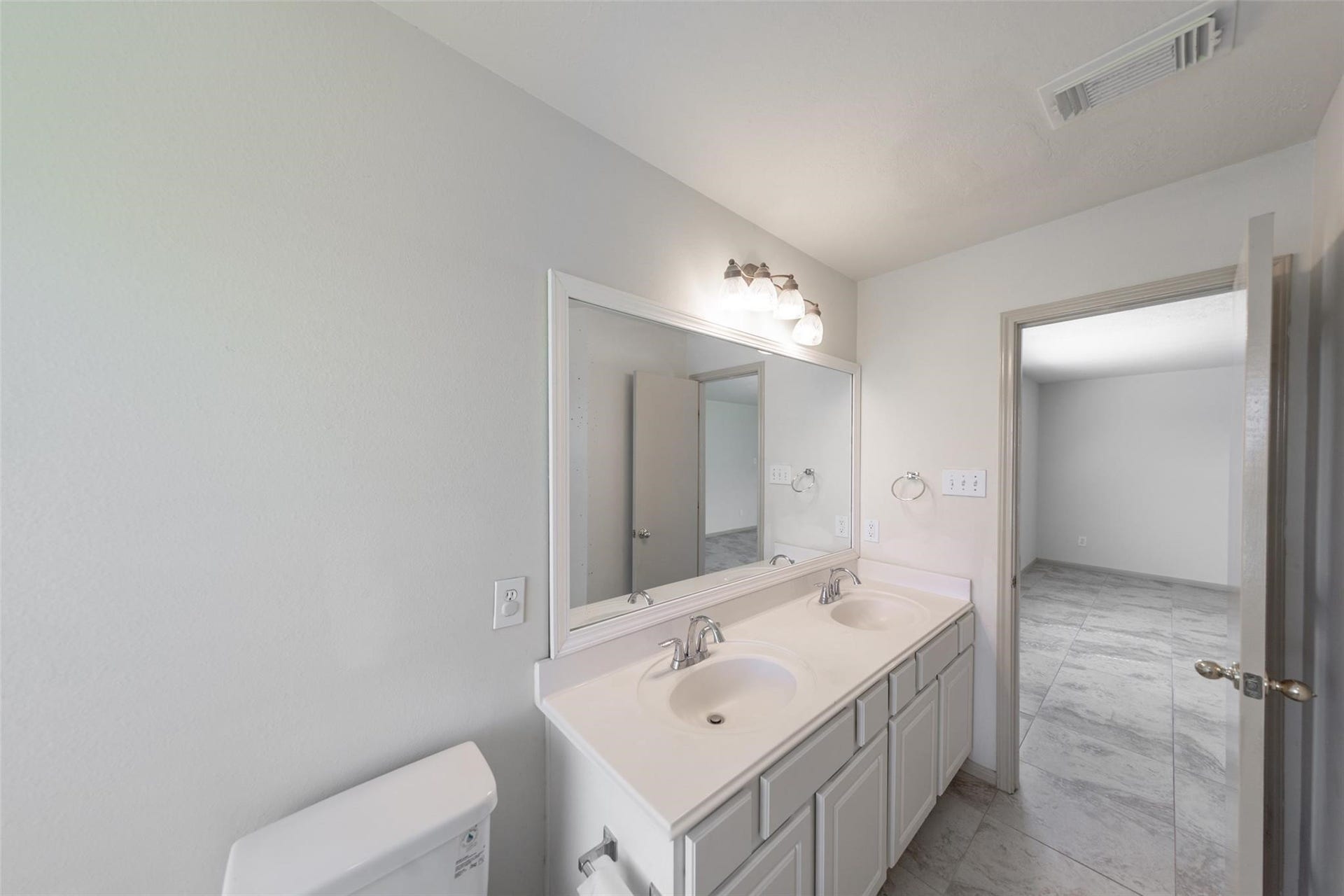 20002 Bluecreek Ridge, Katy, TX 77449 20002 Bluecreek Ridge, Katy, TX 77449