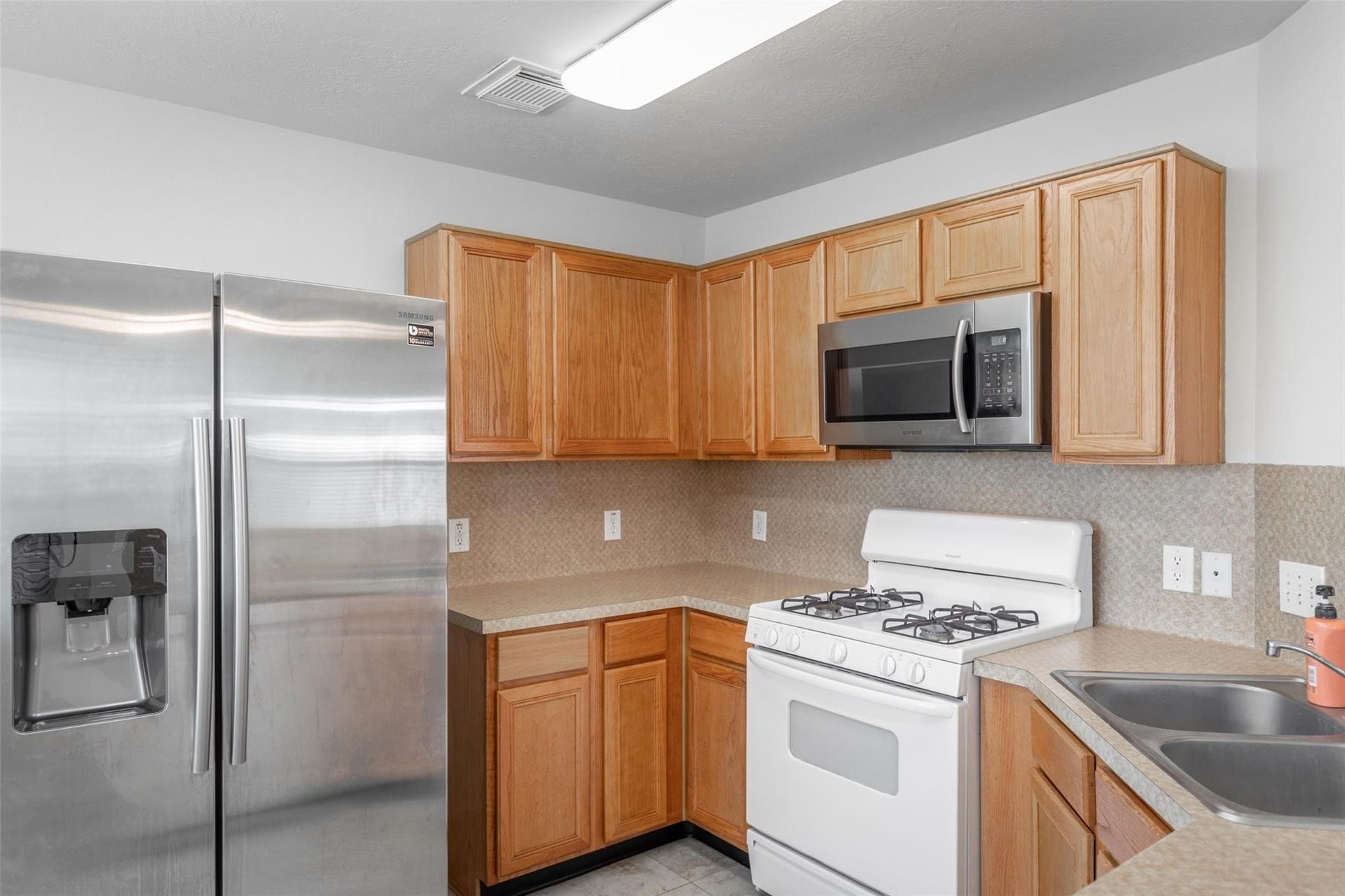 20002 Bluecreek Ridge, Katy, TX 77449 20002 Bluecreek Ridge, Katy, TX 77449