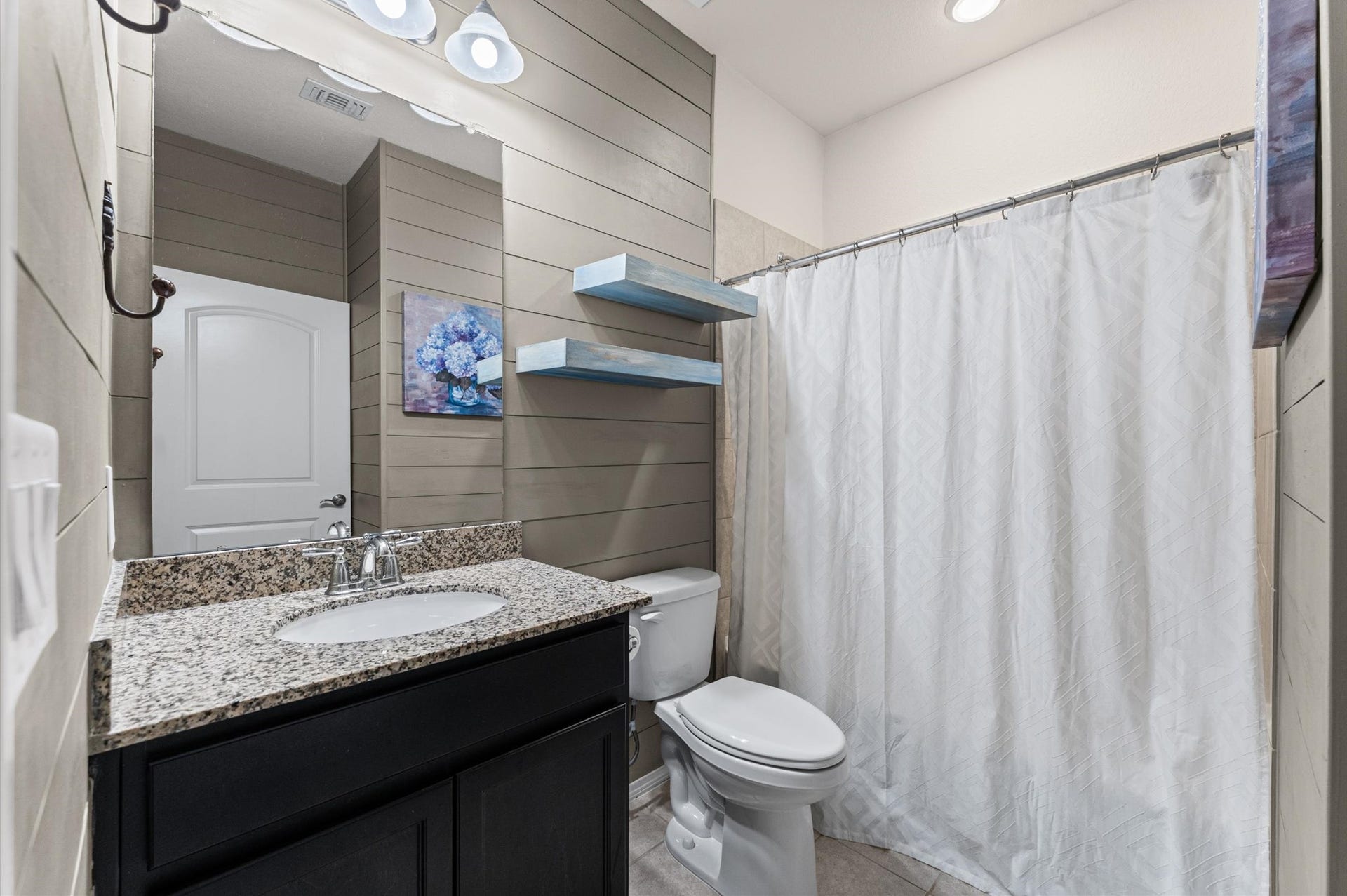 317 Fell Lane, Spring, TX 77382 A well-designed guest bathroom balances high-end hospitality with practical efficiency, offering your visitors a private, resort-like retreat that maximizes utility within a typically compact footprint.