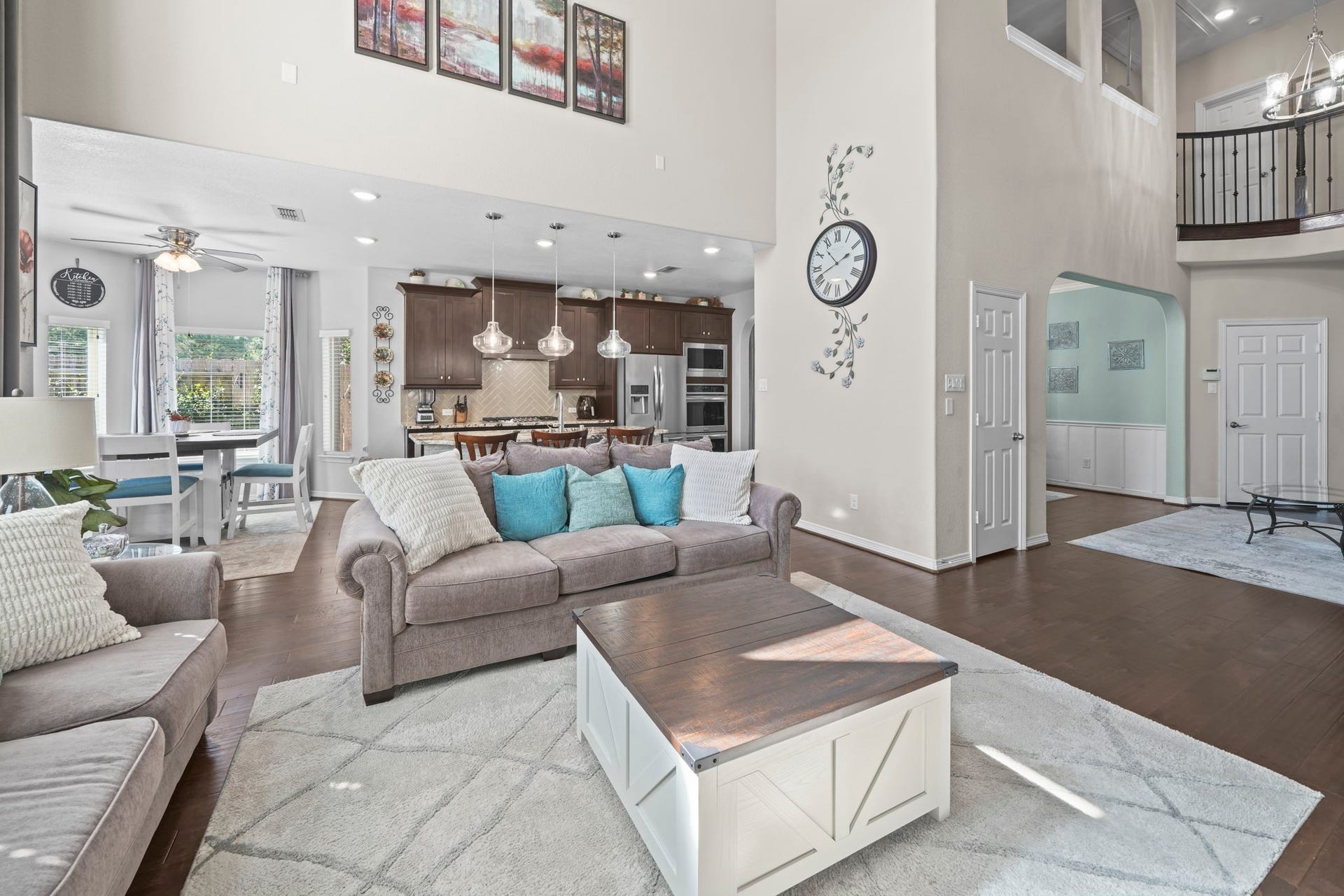 28107 Scenic Shore Lane, Fulshear, TX 77441 Spacious open-concept living area with high ceilings, elegant lighting, and a seamless flow from the cozy sitting space to the modern kitchen and dining nook.