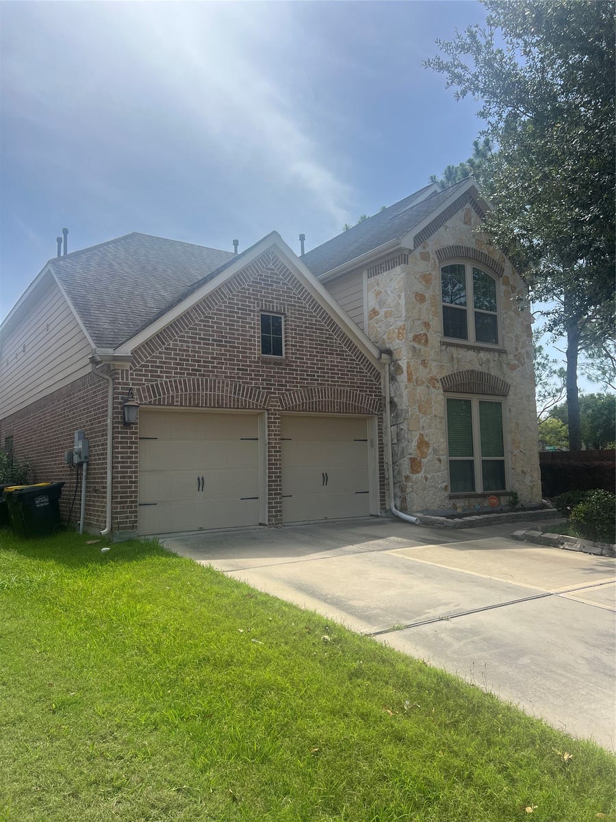 Property photo for 2911 Meadows Pond Lane, Pearland, TX