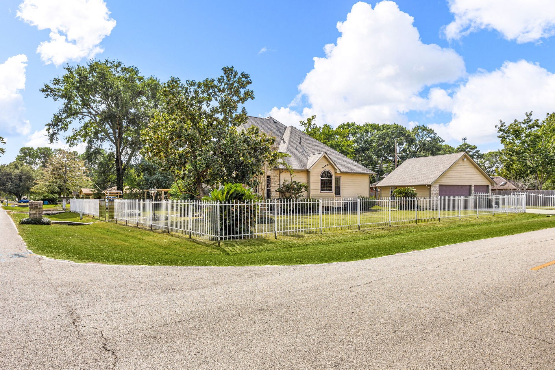 21427 Tophill Drive, Spring, TX 77388