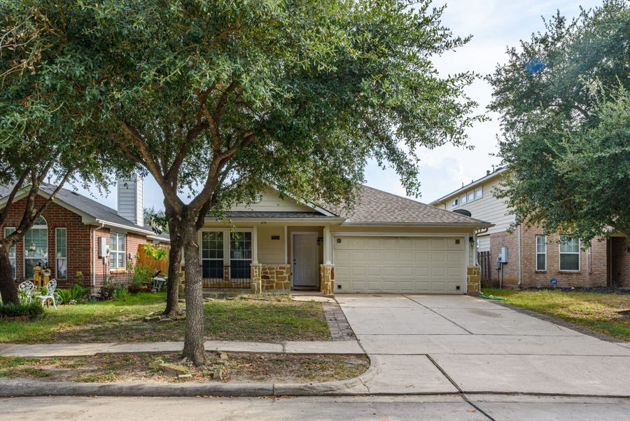 Property photo for 7215 Junco Drive, Houston, TX