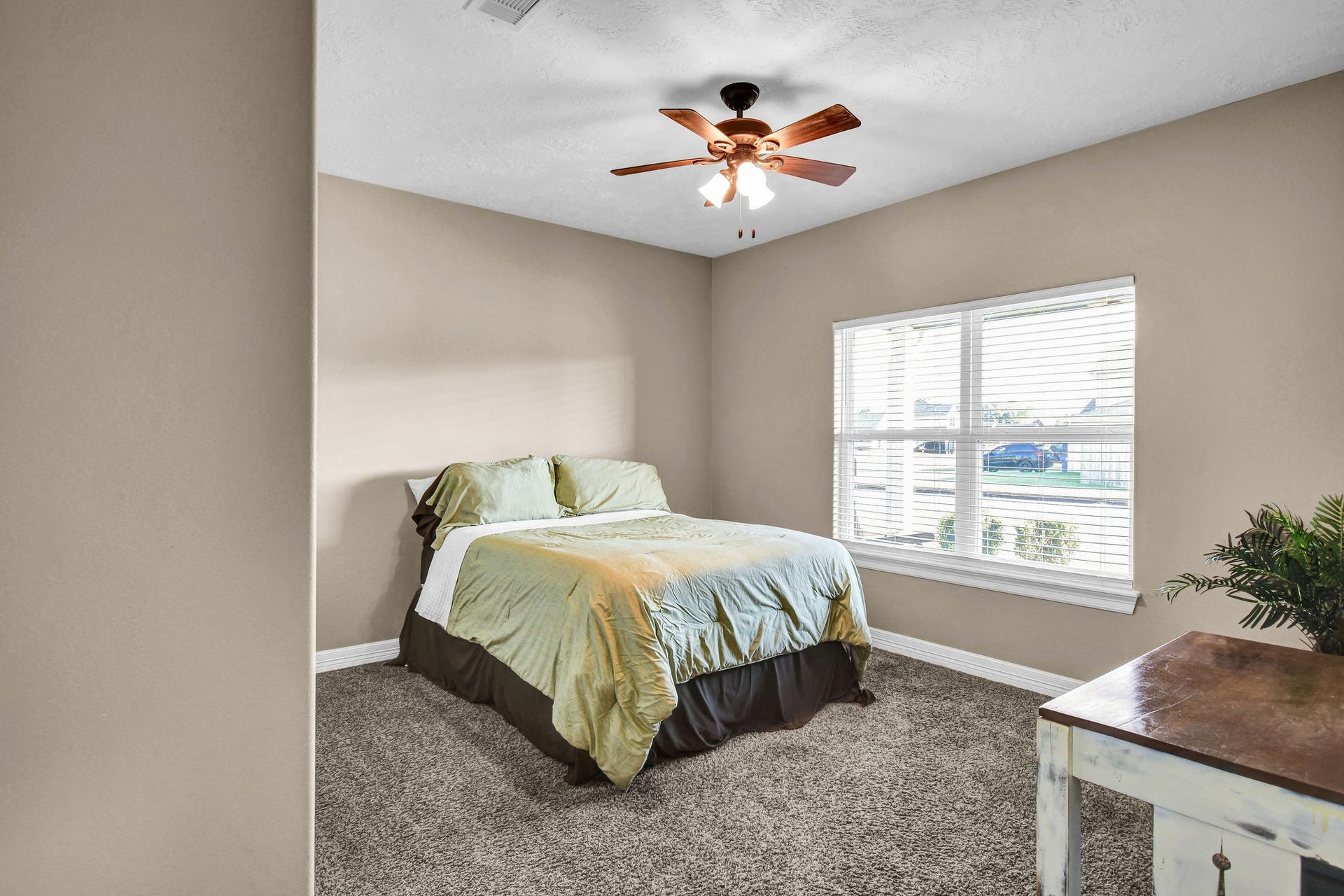 406 Wellshire Drive, West Columbia, TX 77486