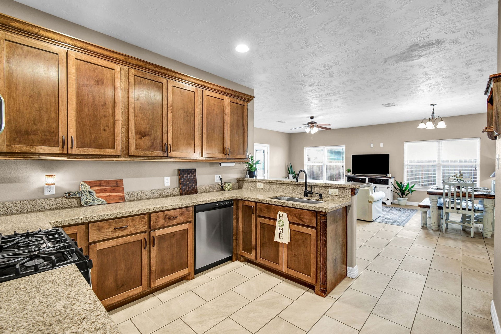 406 Wellshire Drive, West Columbia, TX 77486